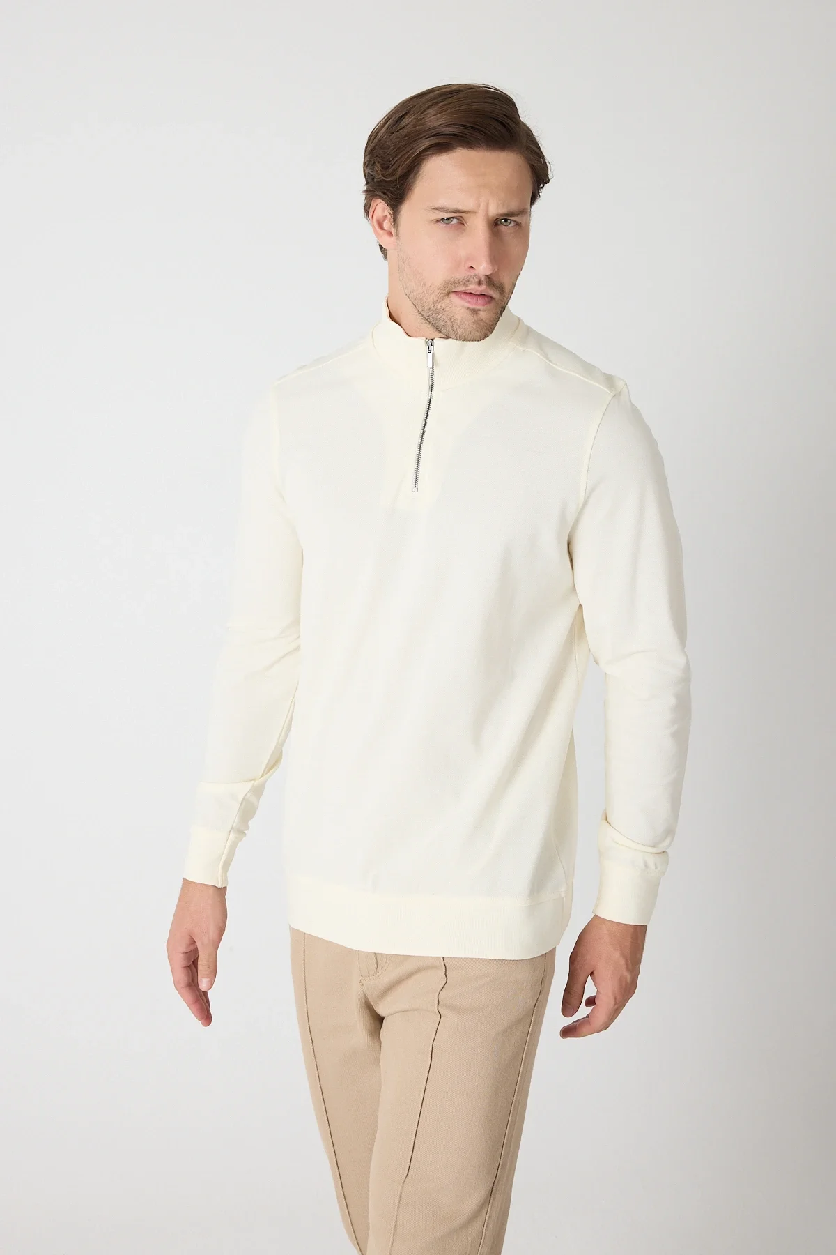 Erkek Dik Yaka Fermuarlı Sweatshirt - Ekru