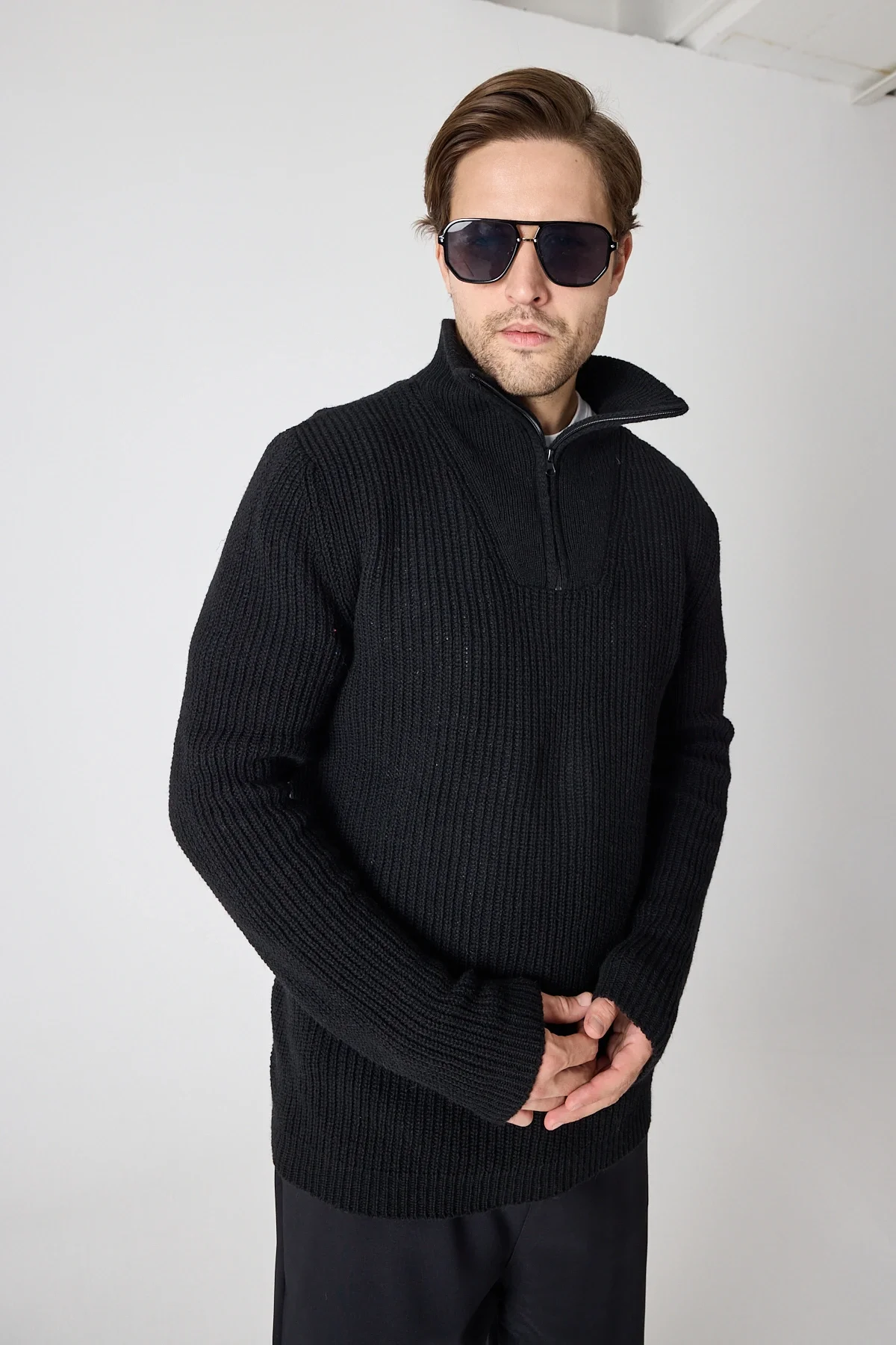 Erkek Dik Yaka Fermuarlı Triko Kazak - Siyah