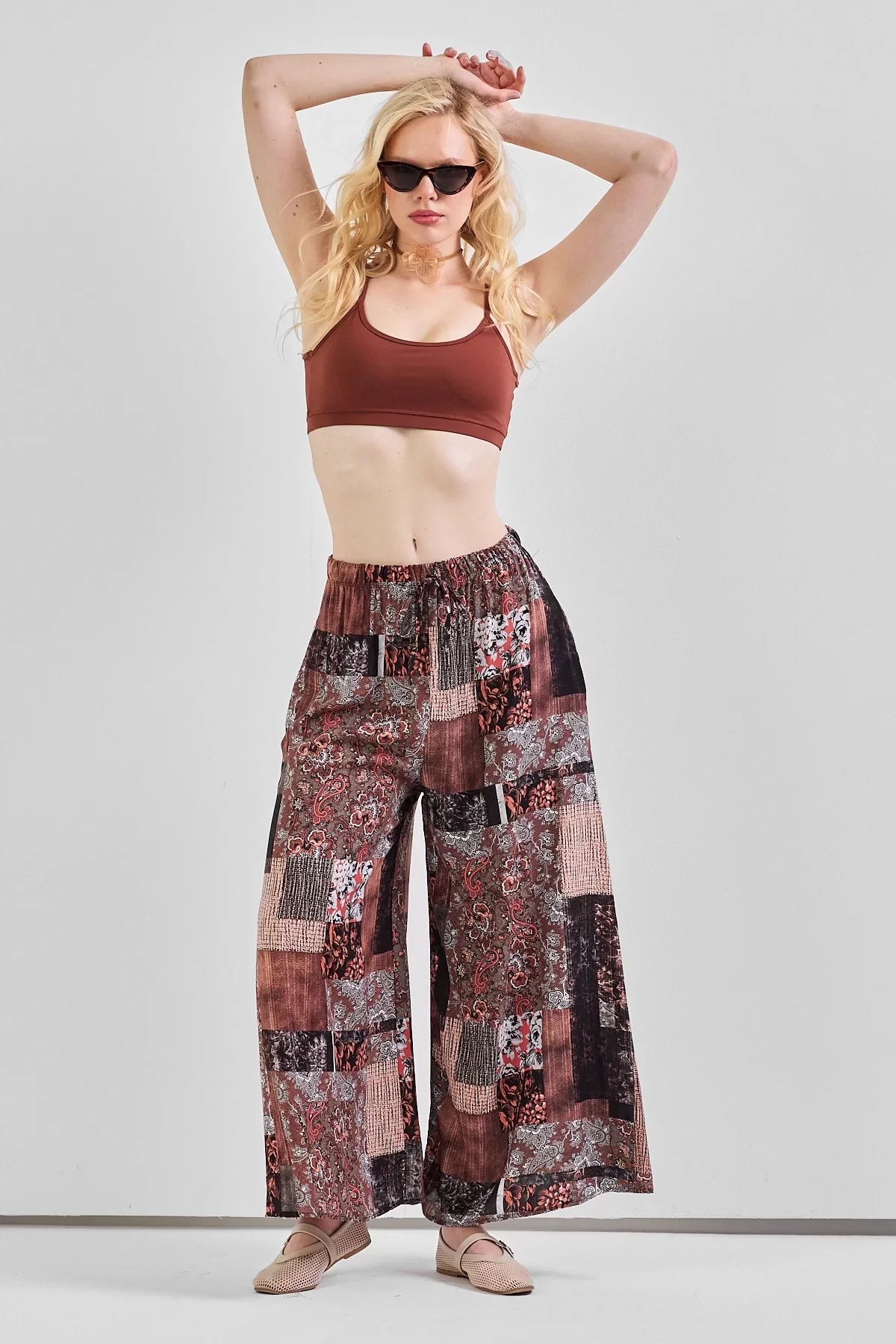 Geniş Paça Bel Lastikli Baskı Detaylı Viskon Pantolon Çok Renkli