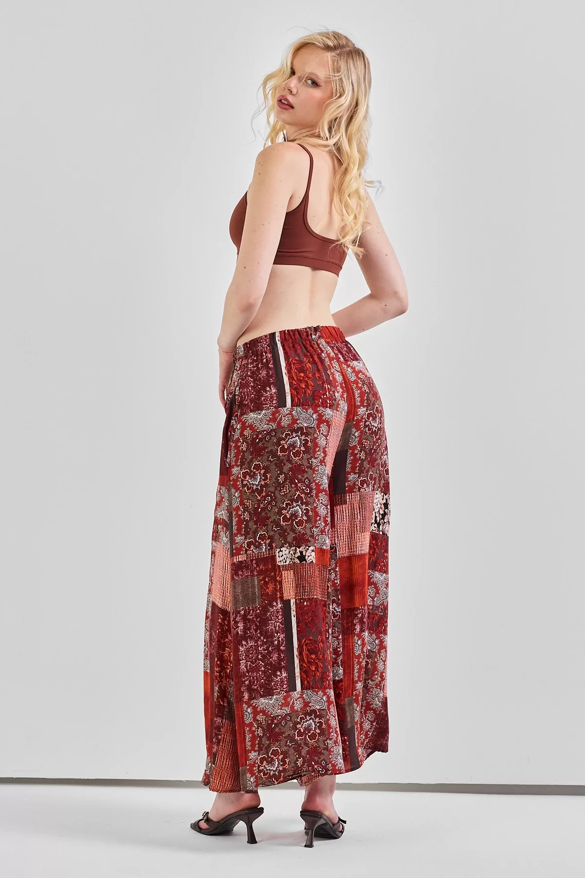 Geniş Paça Bel Lastikli Baskı Detaylı Viskon Pantolon Çok Renkli