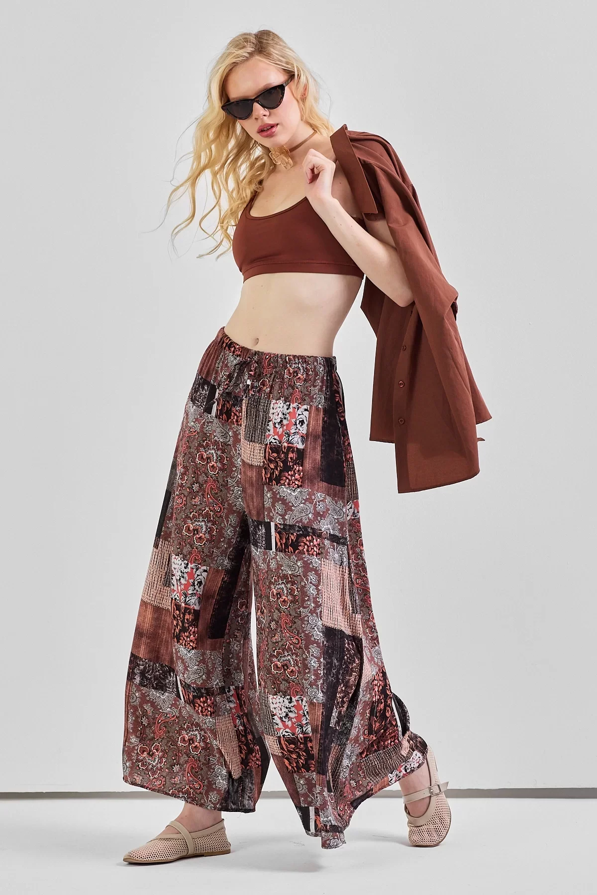 Geniş Paça Bel Lastikli Baskı Detaylı Viskon Pantolon Çok Renkli