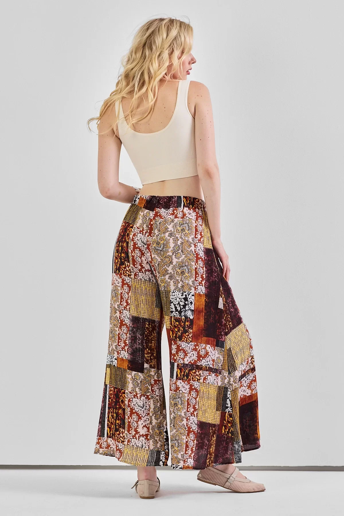 Geniş Paça Bel Lastikli Baskı Detaylı Viskon Pantolon Çok Renkli