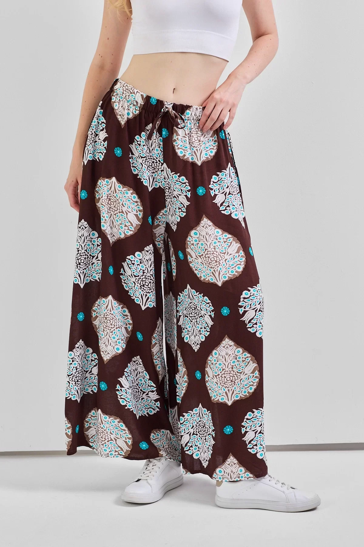 Geniş Paça Bel Lastikli Baskı Detaylı Viskon Pantolon Kahve