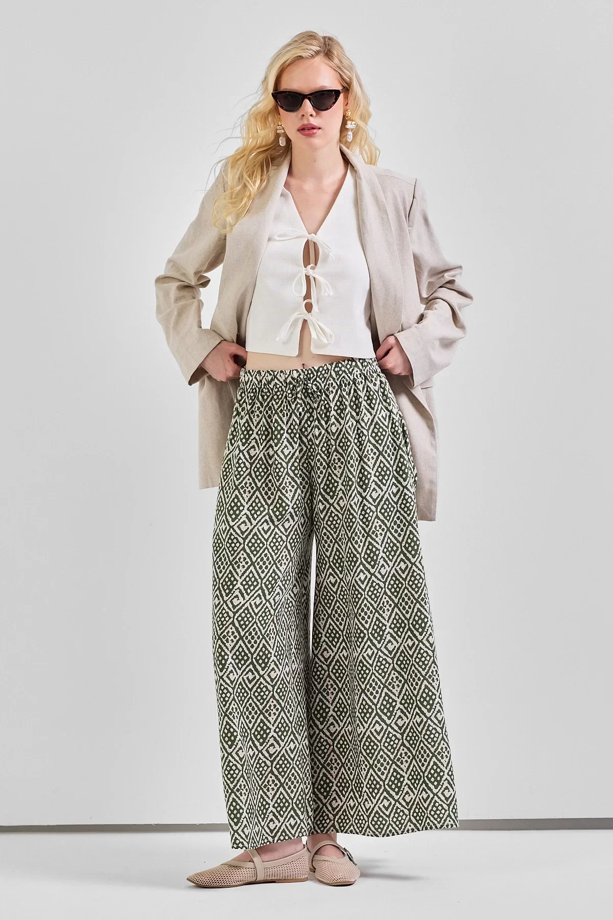 Geniş Paça Bel Lastikli Baskı Detaylı Viskon Pantolon Yeşil Etnik Desenli