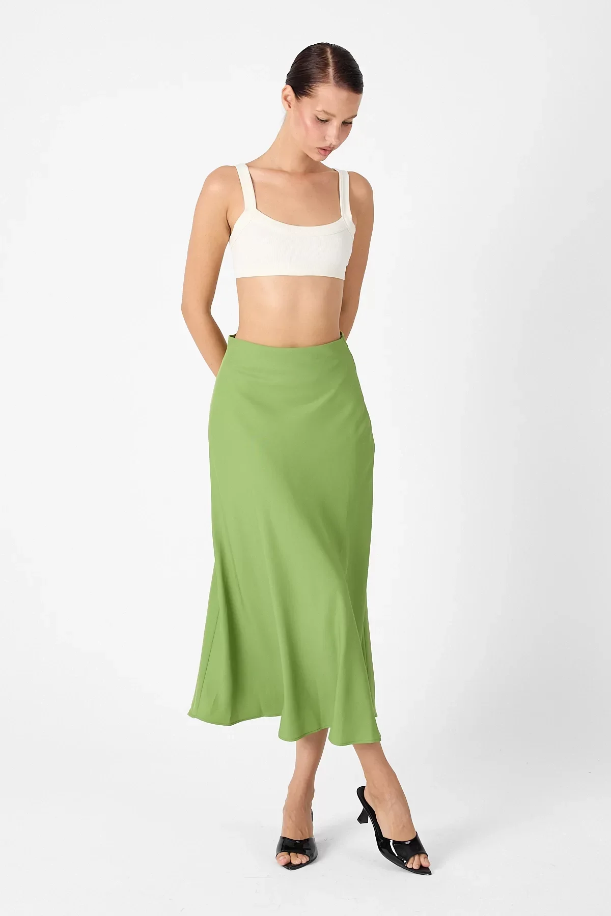 Kadın A Kesim Yarım Kiloş Saten Etek – Astarlı & Gizli Fermuarlı