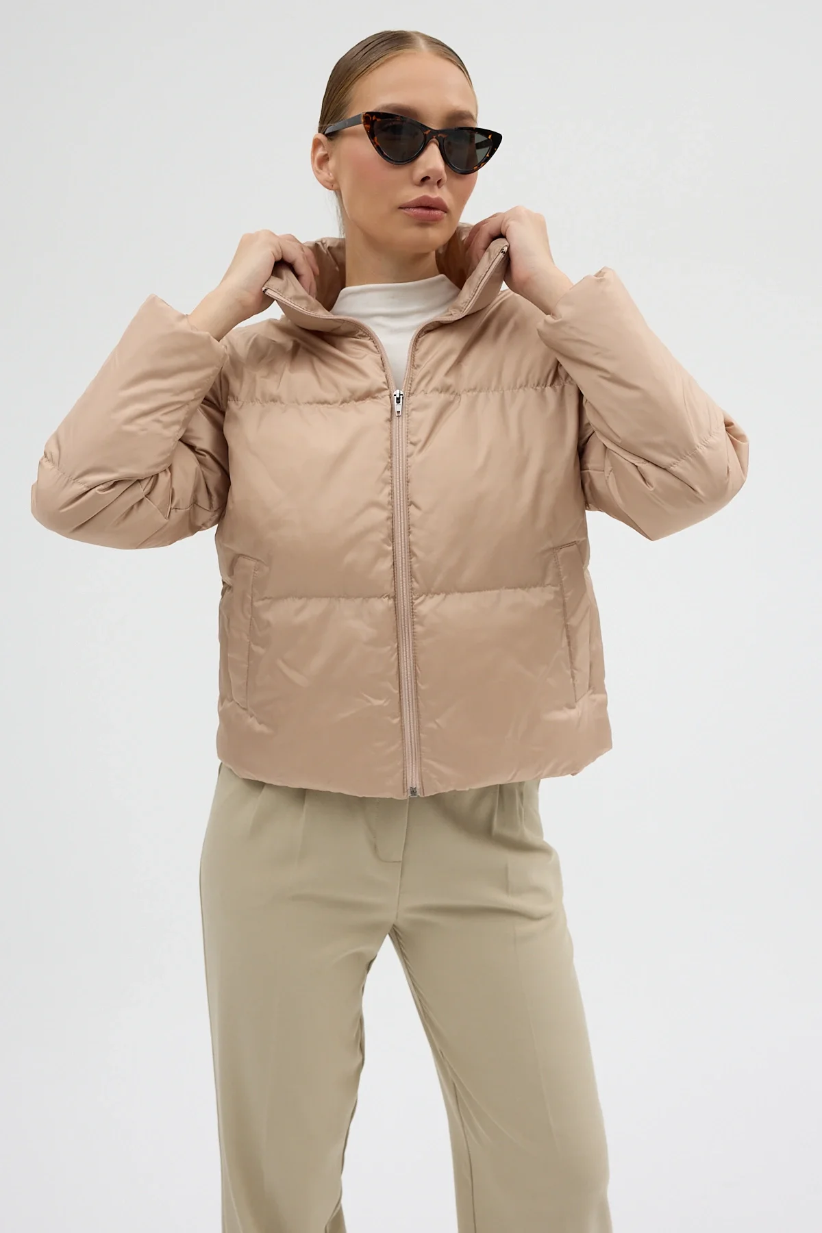 Kadın Bej Fermuarlı Astarlı Kısa Şişme Mont