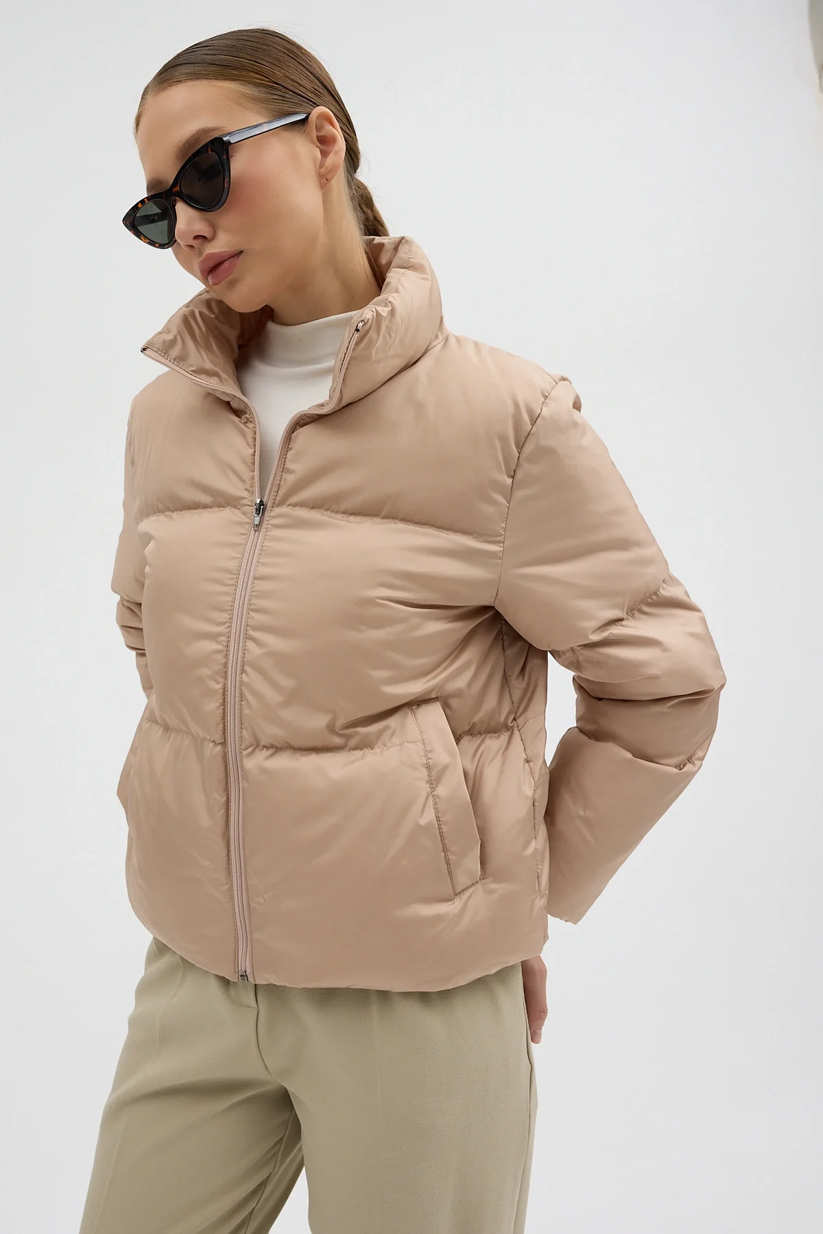 Kadın Bej Fermuarlı Astarlı Kısa Şişme Mont