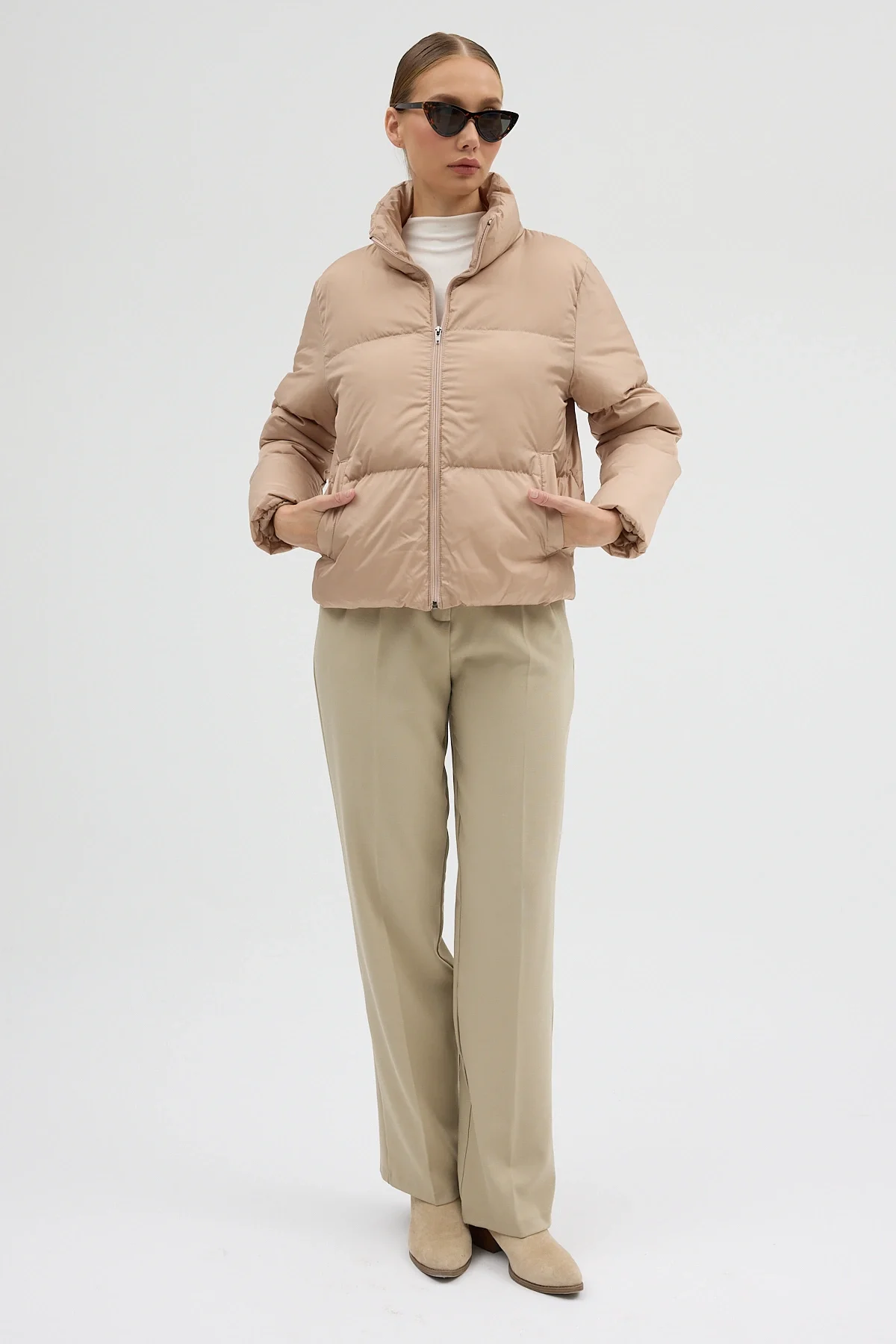 Kadın Bej Fermuarlı Astarlı Kısa Şişme Mont