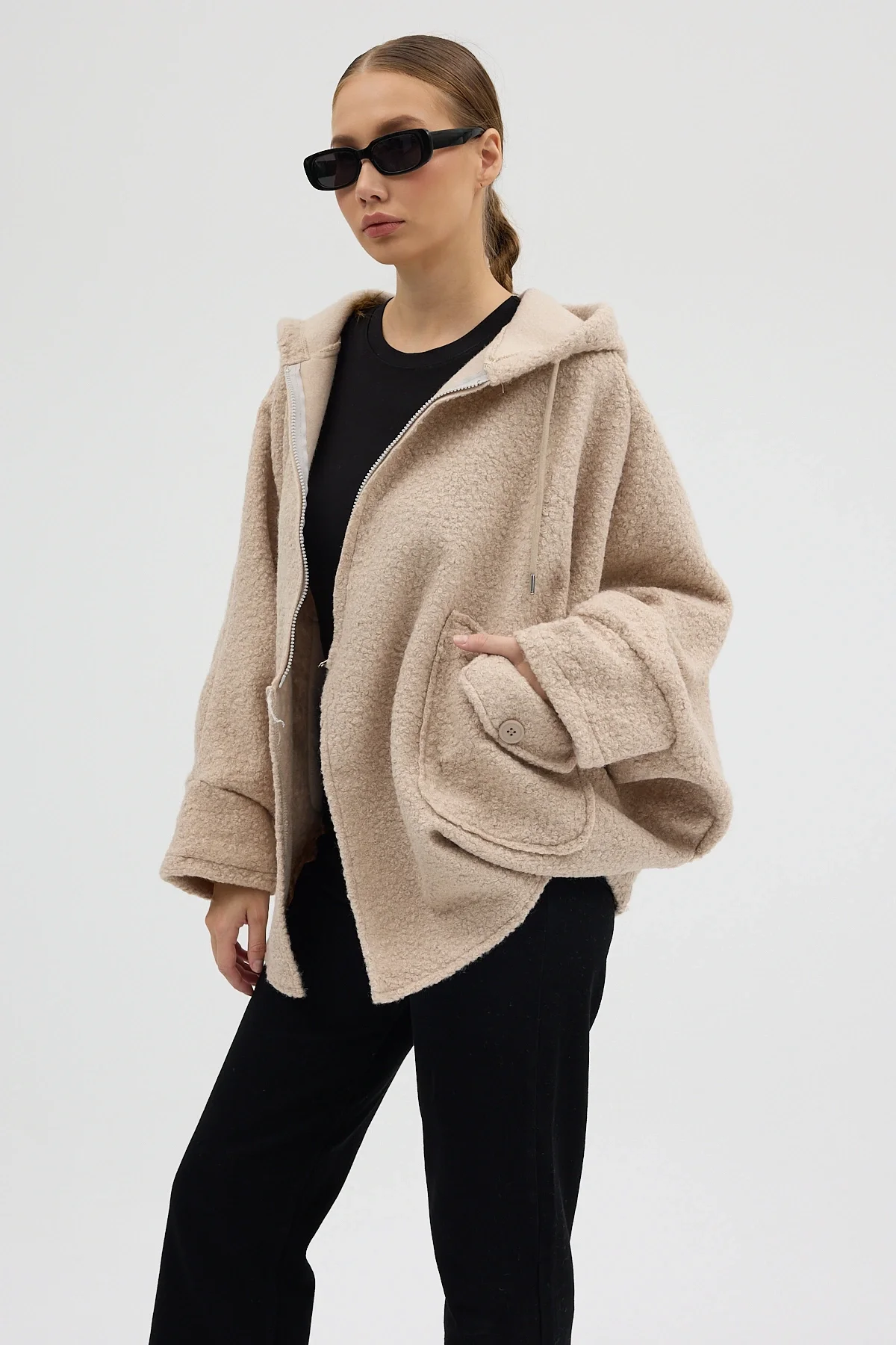 Kadın Bej Kapüşonlu Çift Cepli Oversize Buklet Ceket Mont