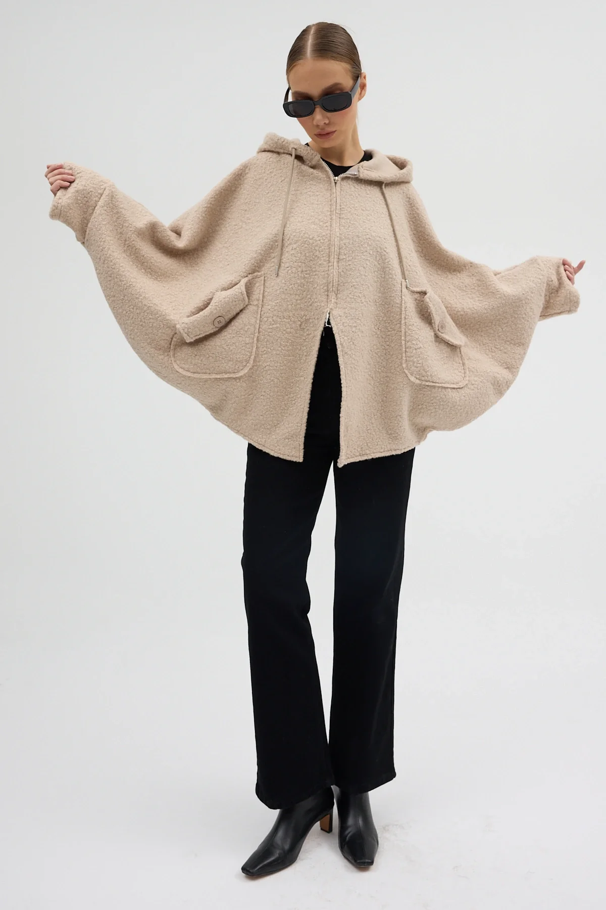 Kadın Bej Kapüşonlu Çift Cepli Oversize Buklet Ceket Mont