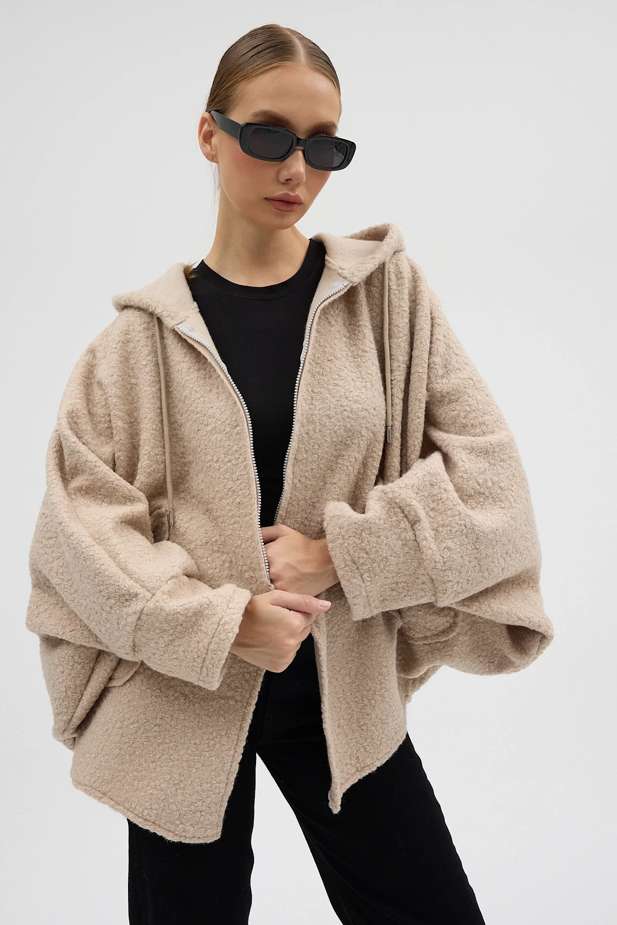 Kadın Bej Kapüşonlu Çift Cepli Oversize Buklet Ceket Mont