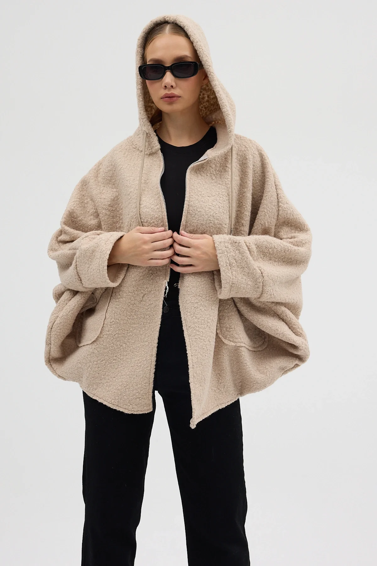 Kadın Bej Kapüşonlu Çift Cepli Oversize Buklet Ceket Mont