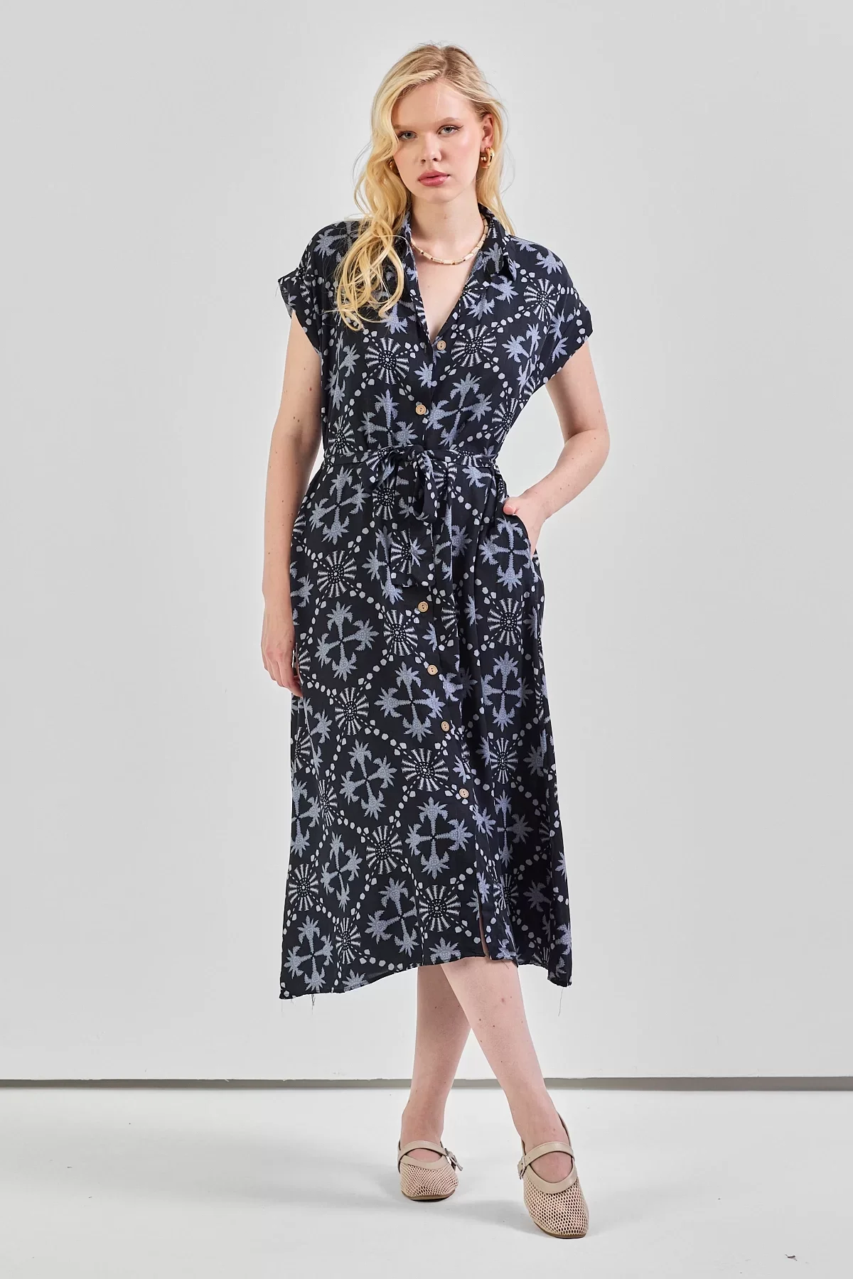 Kadın Desenli Kuşak Detaylı Gömlek Elbise Siyah