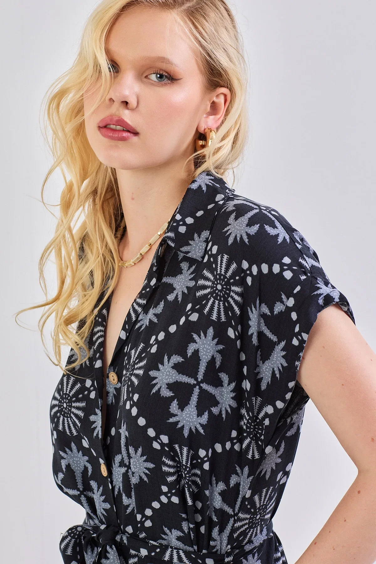 Kadın Desenli Kuşak Detaylı Gömlek Elbise Siyah