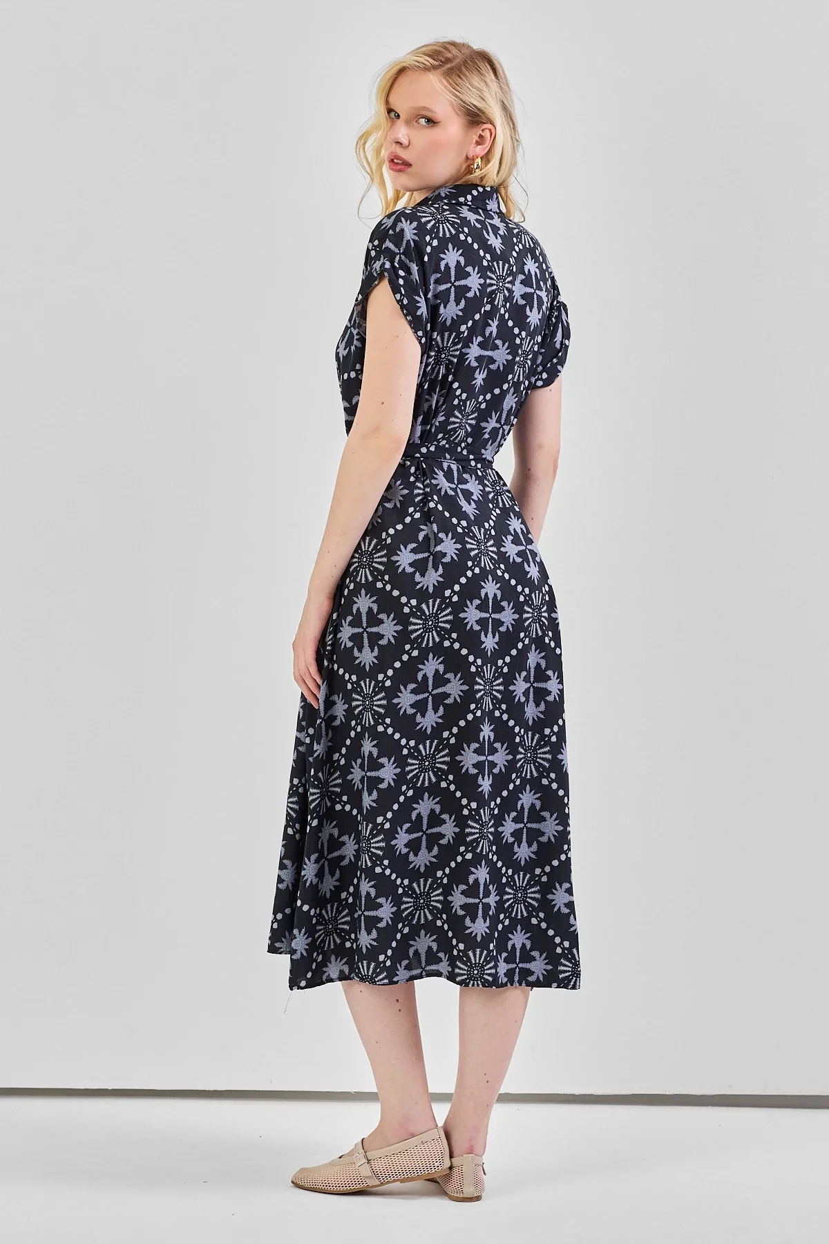 Kadın Desenli Kuşak Detaylı Gömlek Elbise Siyah