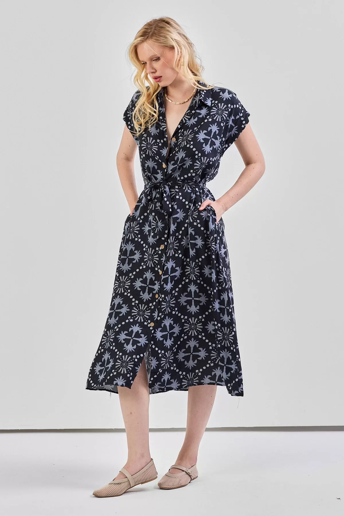 Kadın Desenli Kuşak Detaylı Gömlek Elbise Siyah