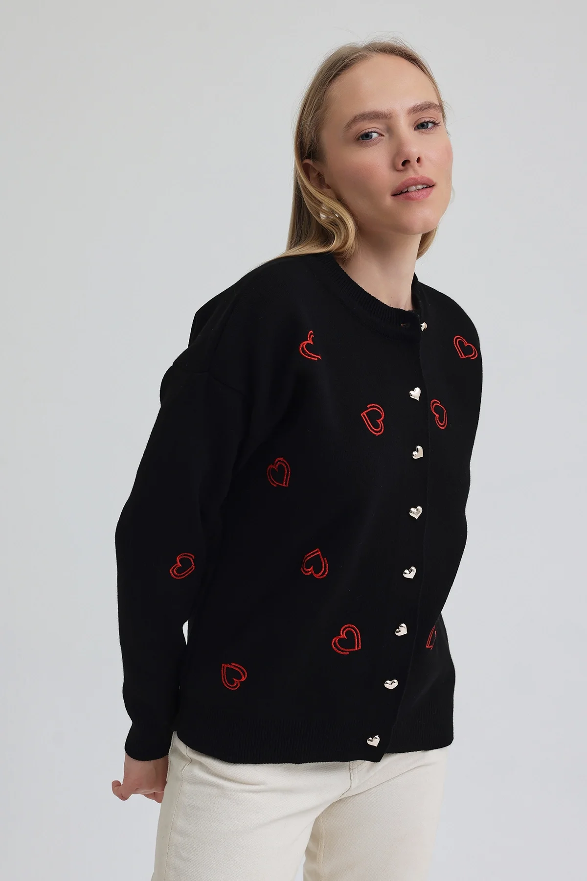 Kadın Kalp Nakışlı Şık Düğmeli Triko Hırka Siyah