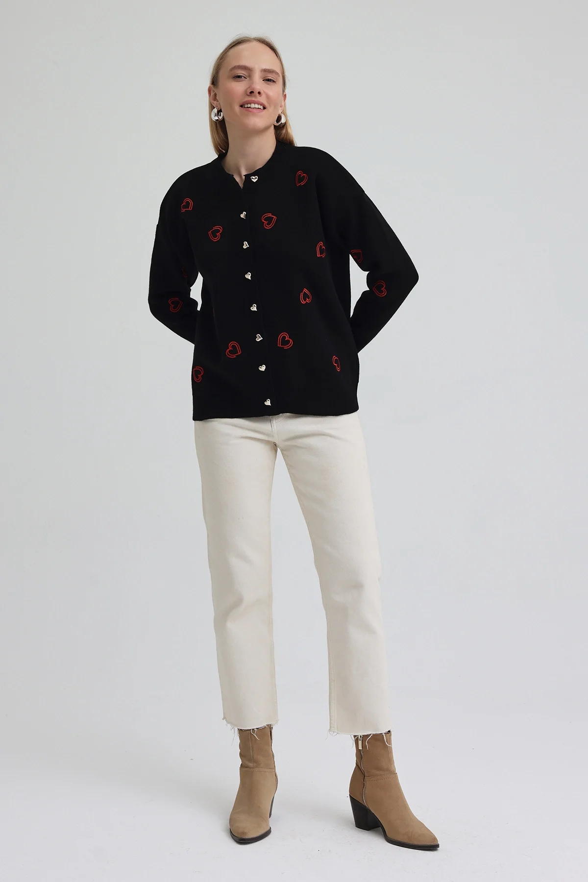 Kadın Kalp Nakışlı Şık Düğmeli Triko Hırka Siyah
