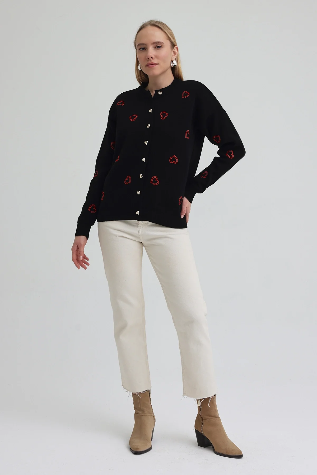 Kadın Kalp Nakışlı Şık Düğmeli Triko Hırka Siyah