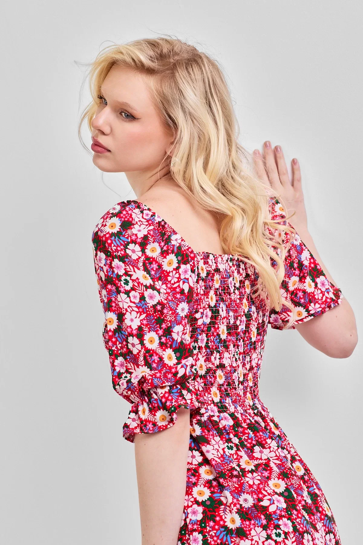 Kadın Kare Yaka Gipeli Desenli Viskon Elbise Kırmızı