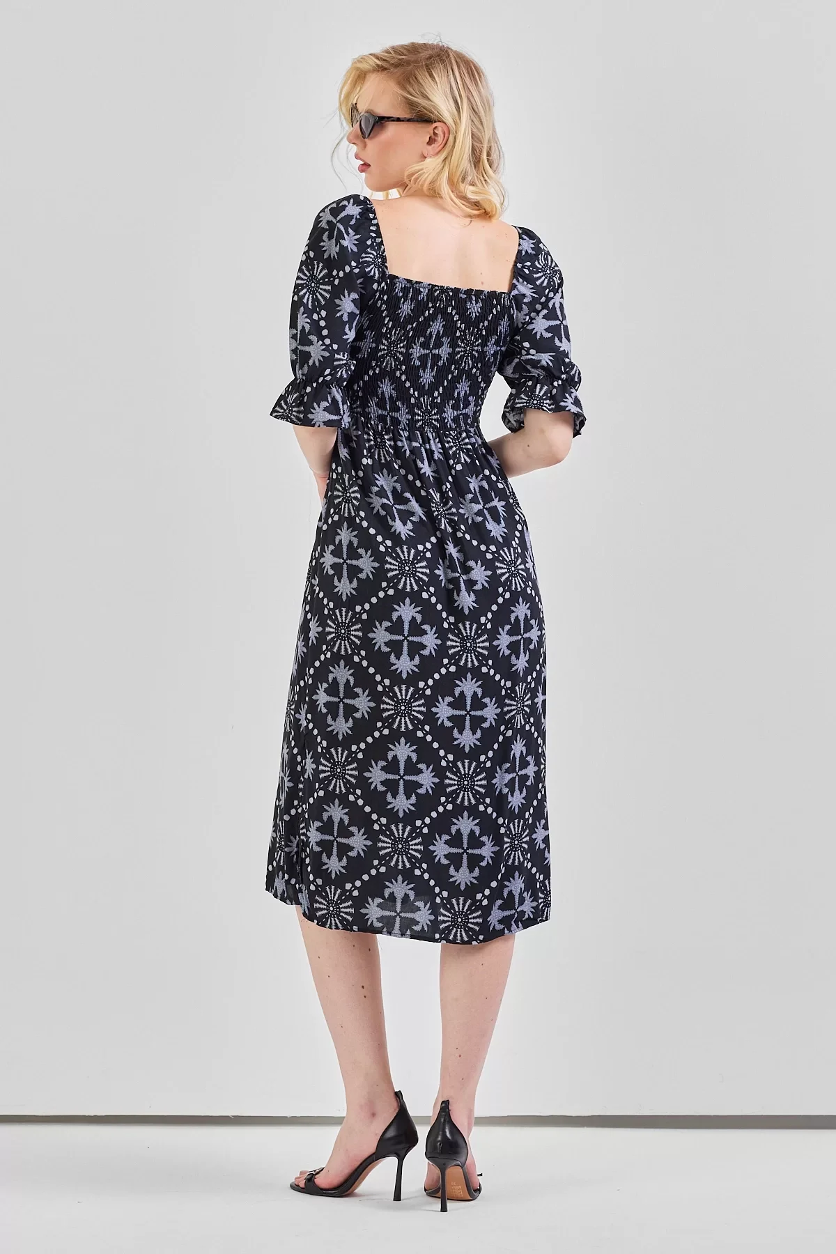 Kadın Kare Yaka Gipeli Desenli Viskon Elbise Siyah Gri