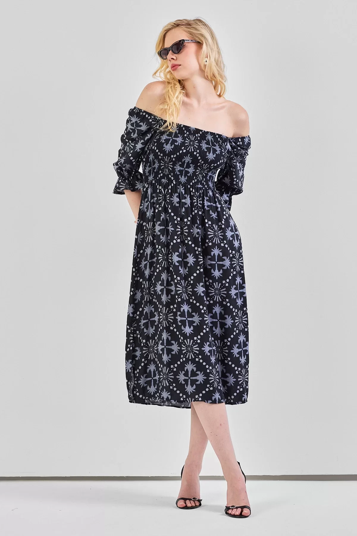 Kadın Kare Yaka Gipeli Desenli Viskon Elbise Siyah Gri