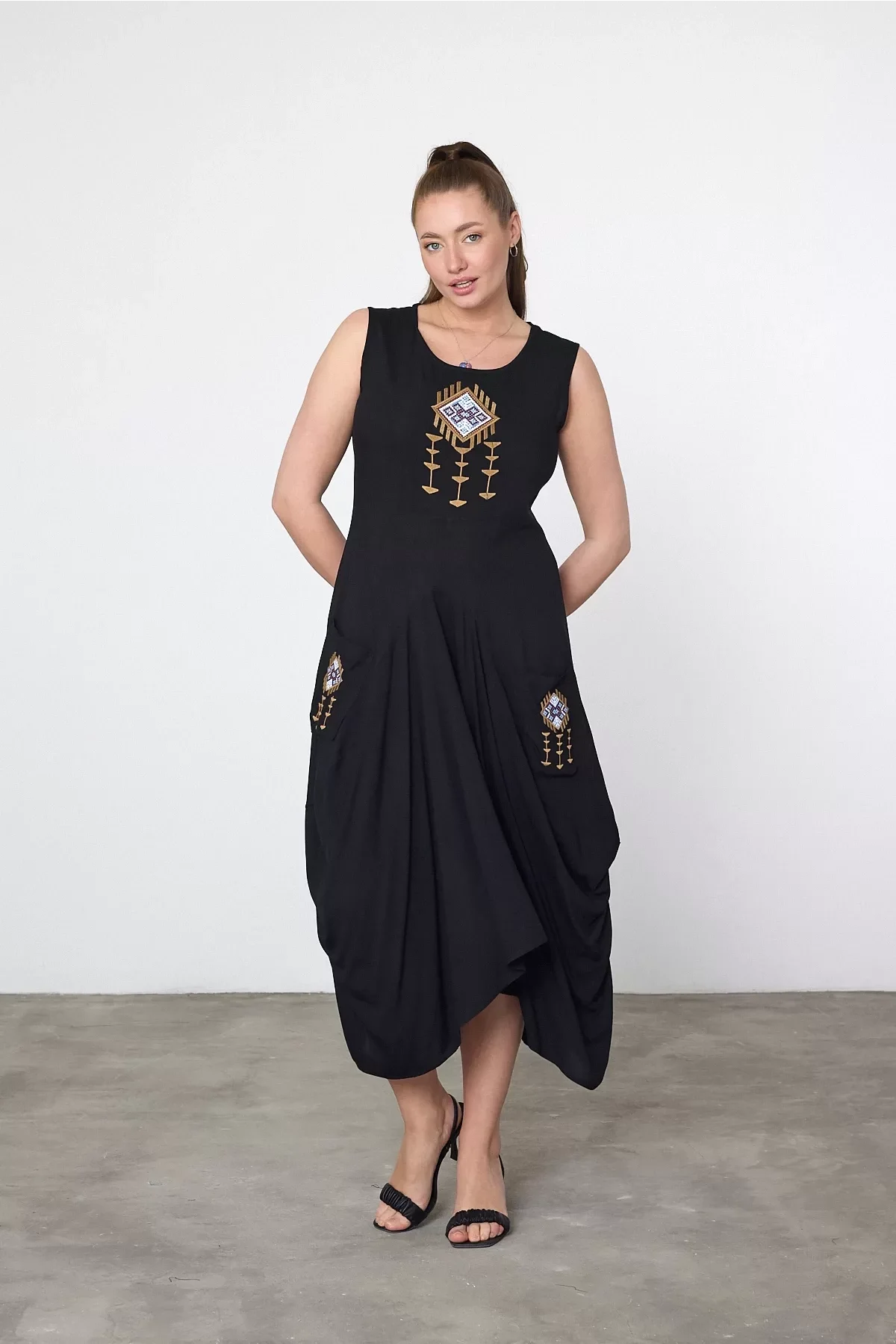 Kadın Kısa Kol Nakış Detaylı Cepli Otantik Elbise