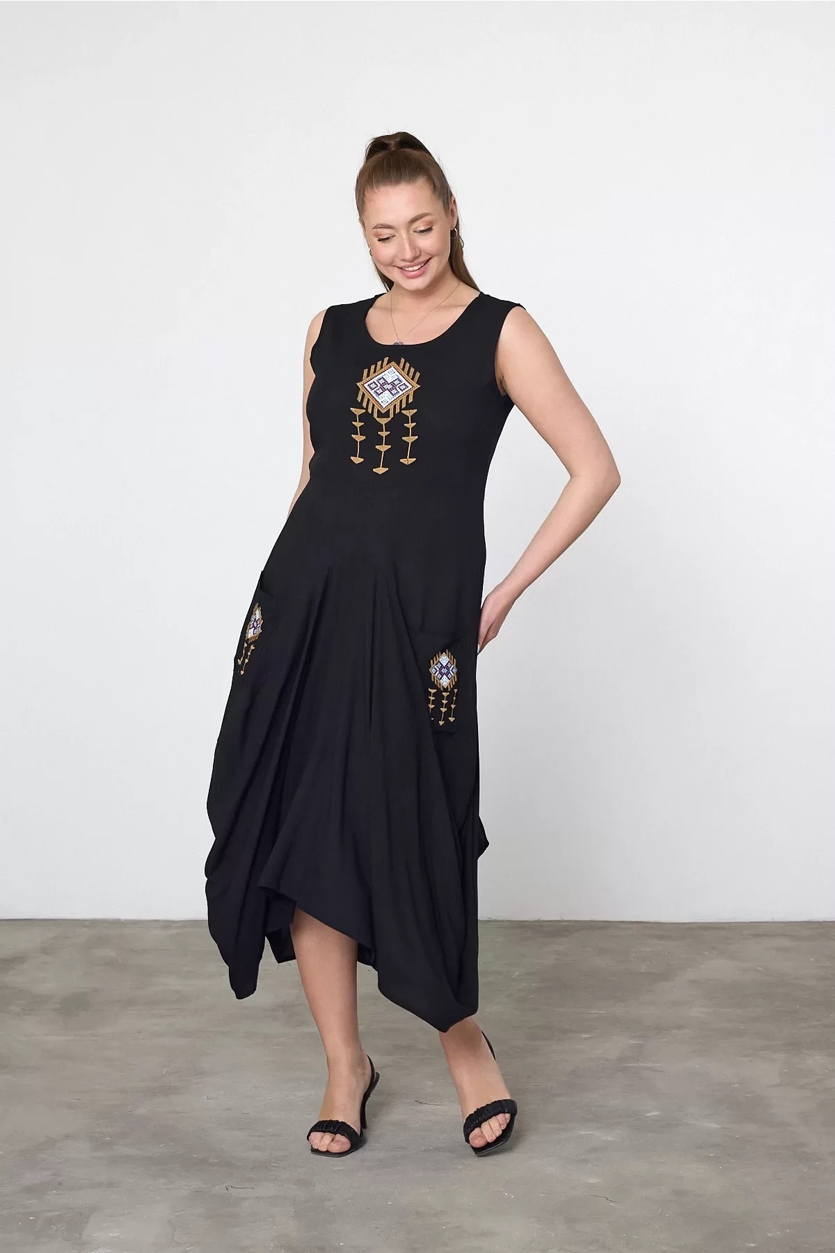 Kadın Kısa Kol Nakış Detaylı Cepli Otantik Elbise