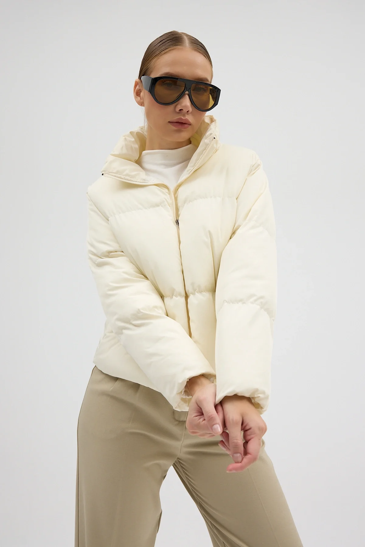 Kadın Krem Fermuarlı Astarlı Kısa Şişme Mont