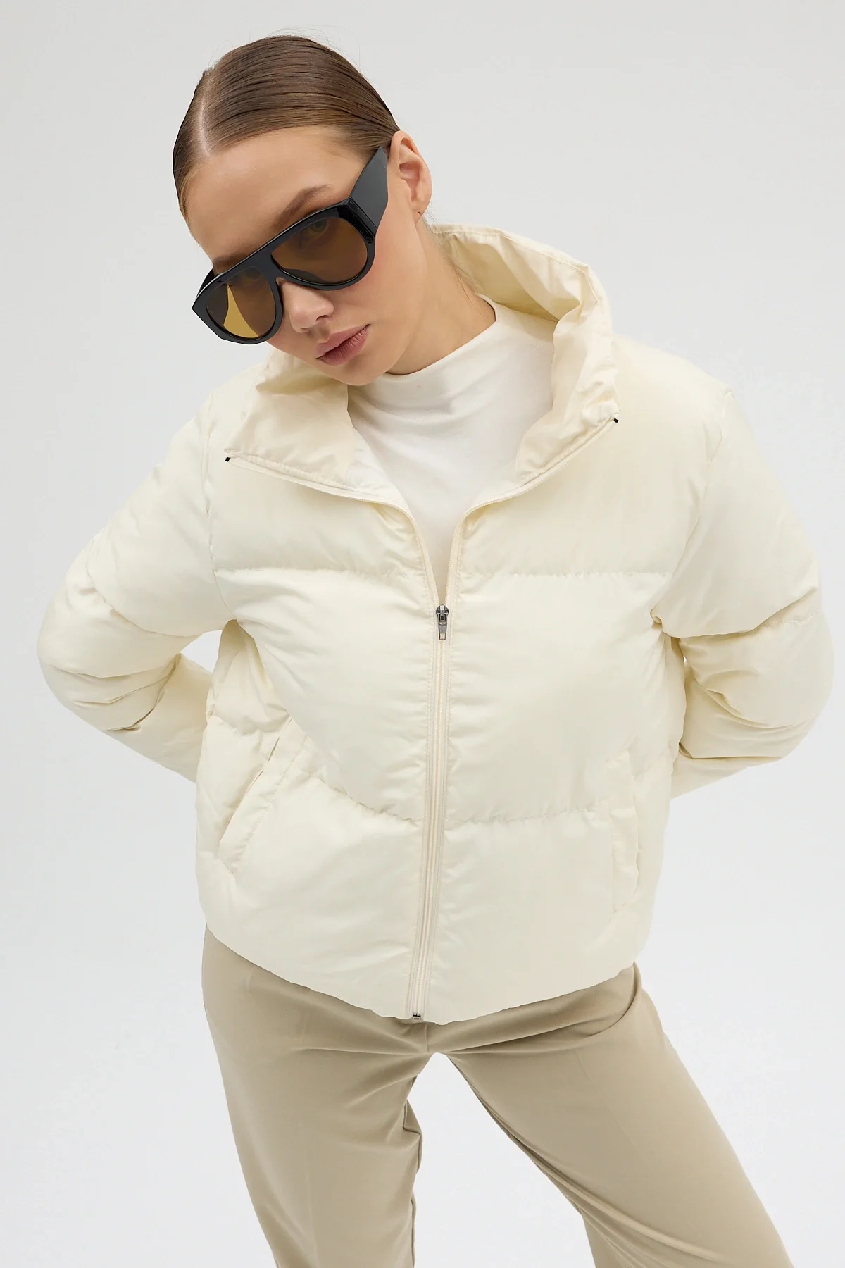 Kadın Krem Fermuarlı Astarlı Kısa Şişme Mont