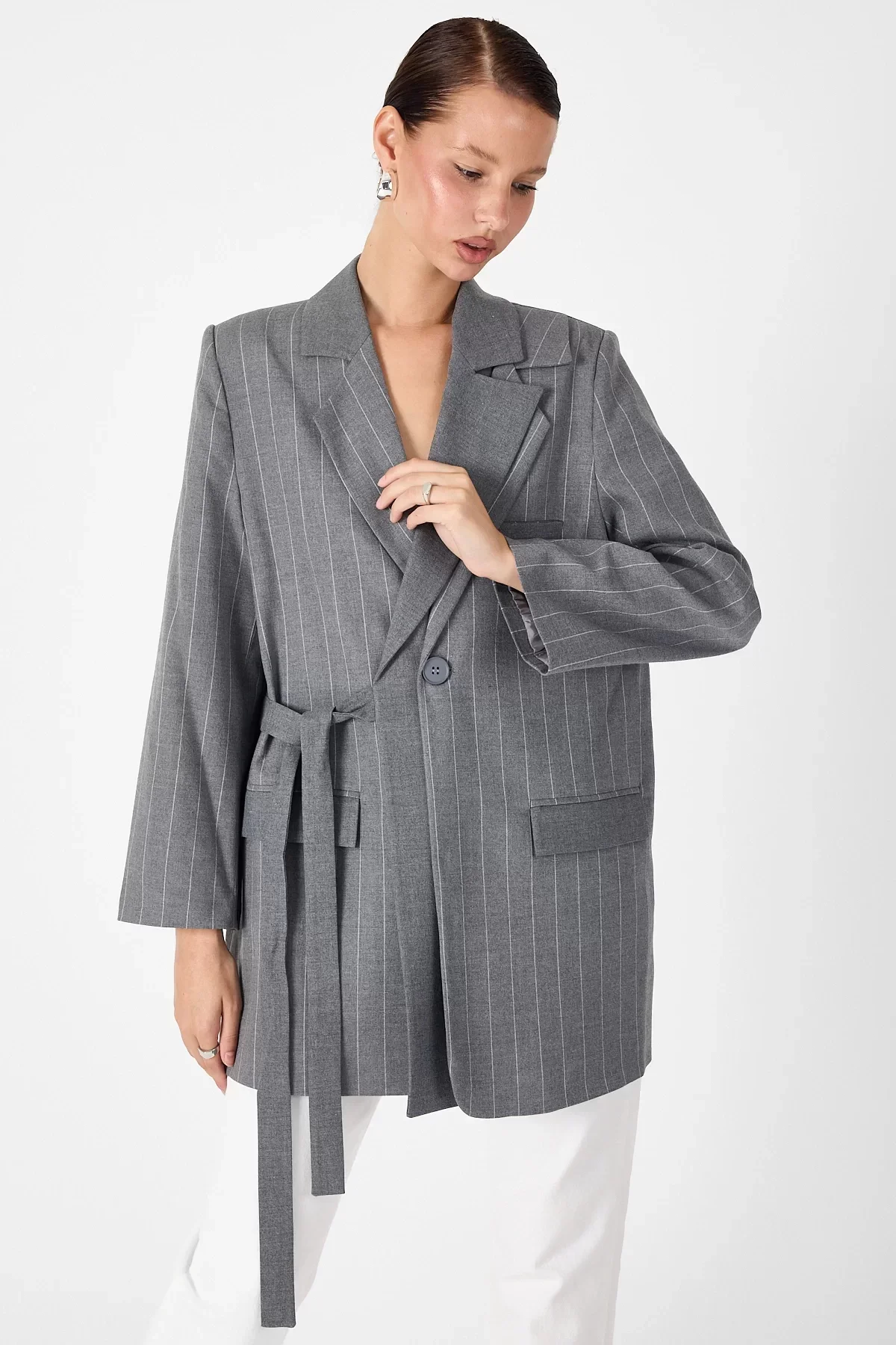 Kadın Kruvaze Çift Yaka Tek Düğmeli ve Oversize Kuşaklı Ceket - Gri