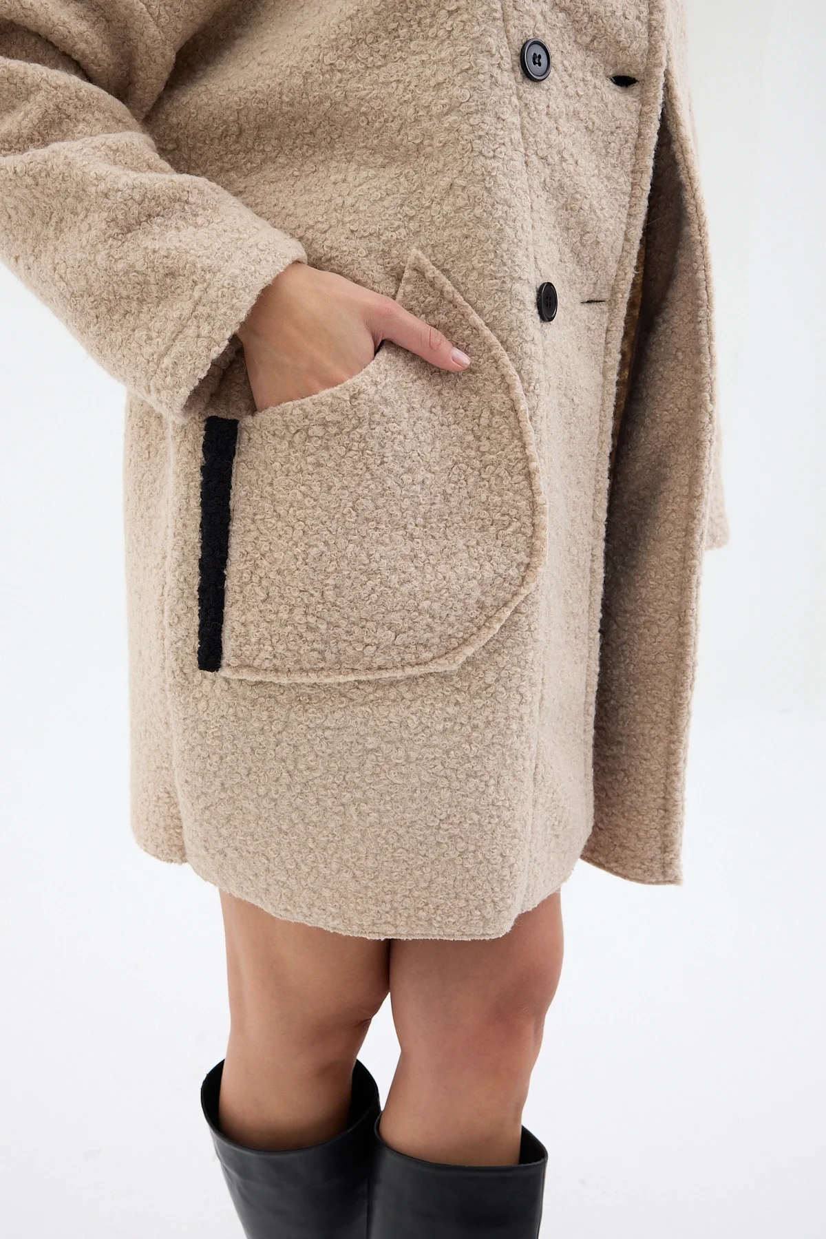 Kadın Oversize Siyah Yakalı Çift Düğmeli Teddy Kaban - Bej