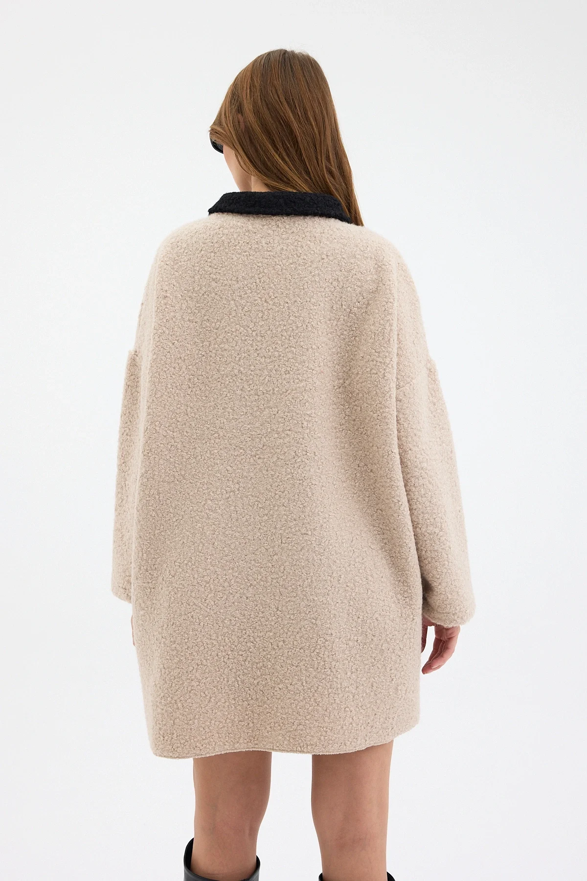 Kadın Oversize Siyah Yakalı Çift Düğmeli Teddy Kaban - Bej