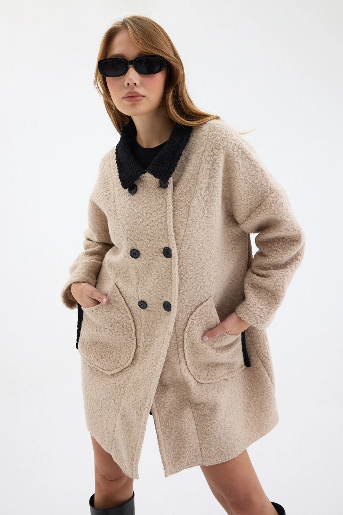 Kadın Oversize Siyah Yakalı Çift Düğmeli Teddy Kaban - Bej