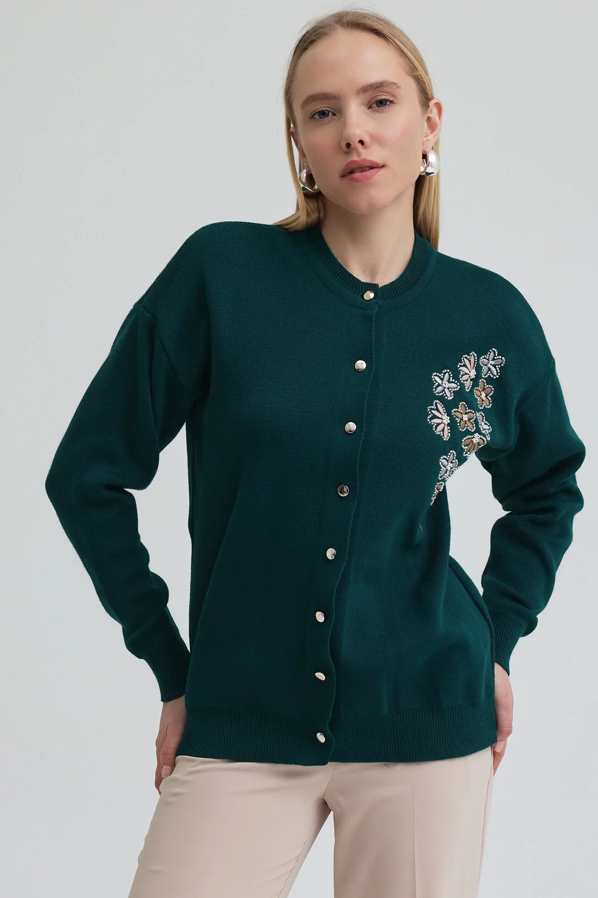 Kadın Petrol Nakış İşlemeli Boncuklu Triko Hırka