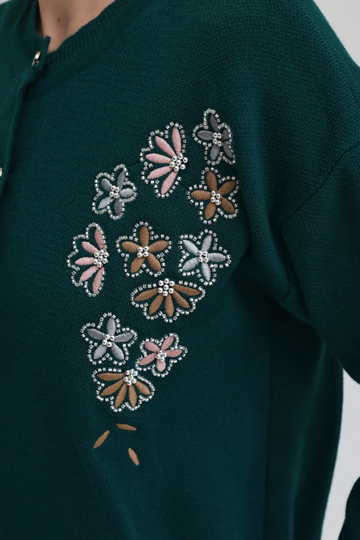 Kadın Petrol Nakış İşlemeli Boncuklu Triko Hırka