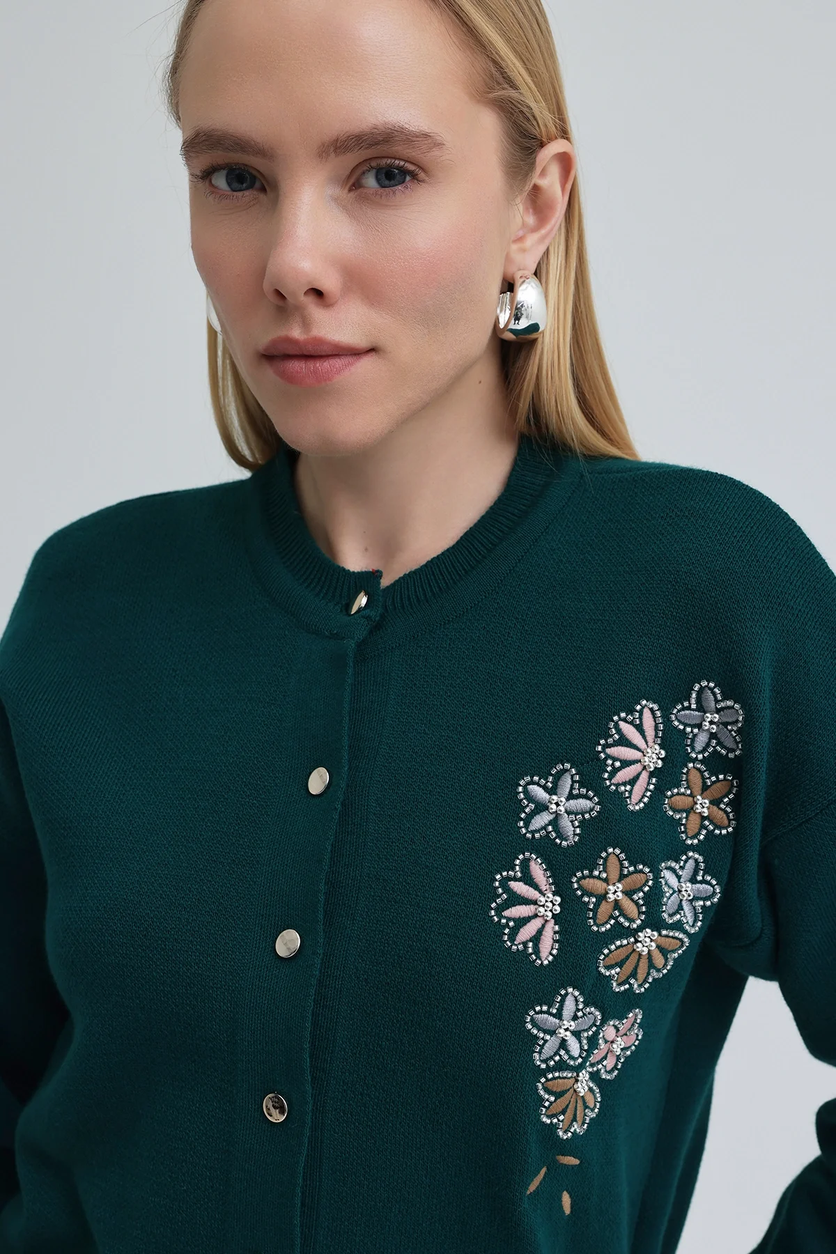 Kadın Petrol Nakış İşlemeli Boncuklu Triko Hırka