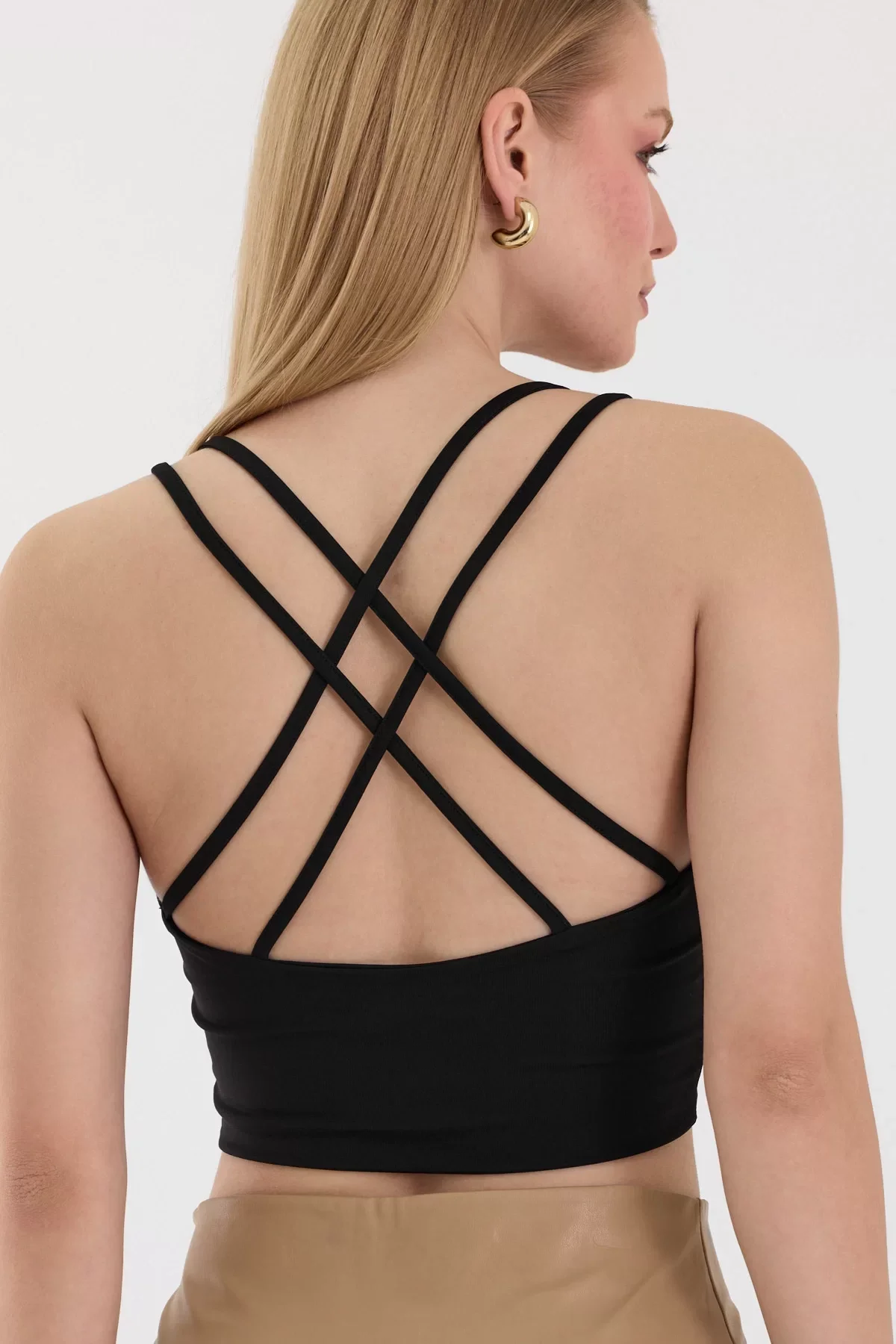 Kadın Siyah Çapraz Sırt Detaylı Crop Top BLZ-00211