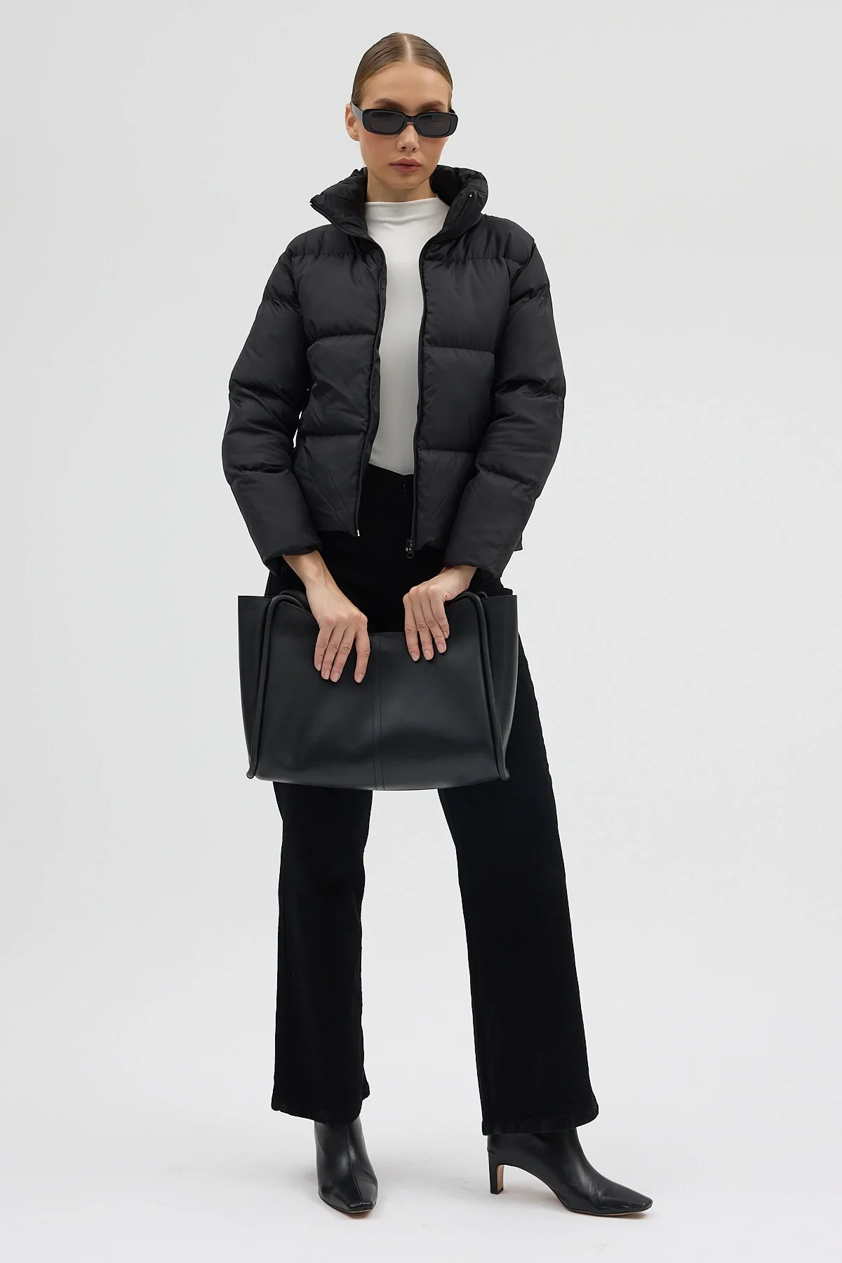 Kadın Siyah Fermuarlı Astarlı Kısa Şişme Mont