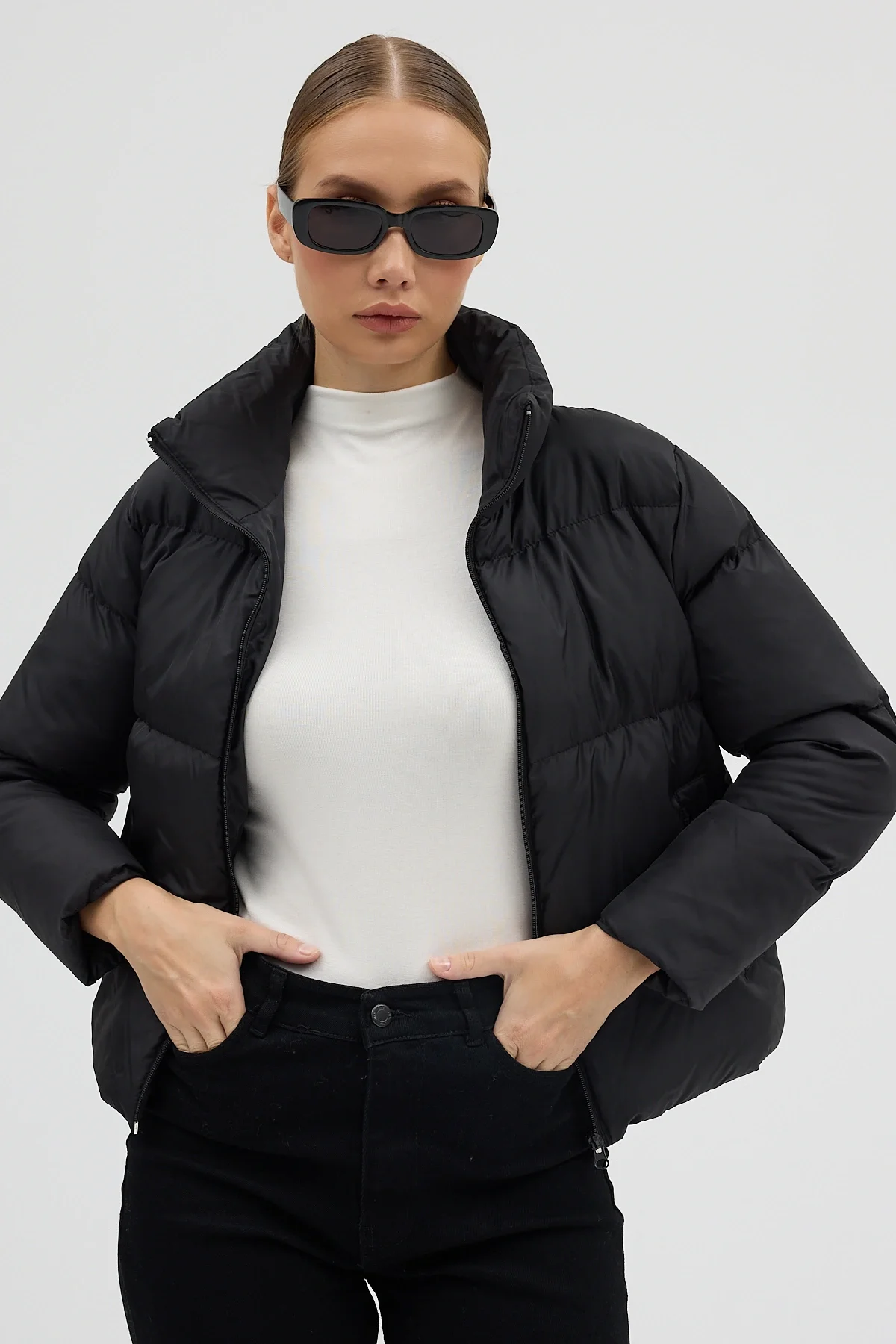 Kadın Siyah Fermuarlı Astarlı Kısa Şişme Mont