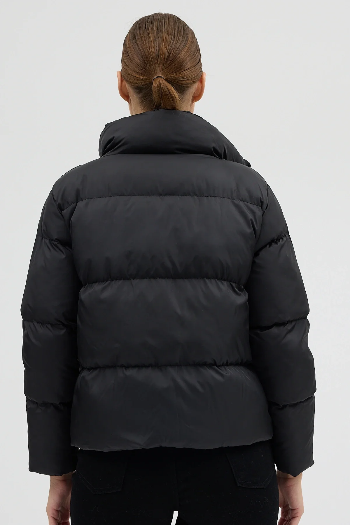 Kadın Siyah Fermuarlı Astarlı Kısa Şişme Mont