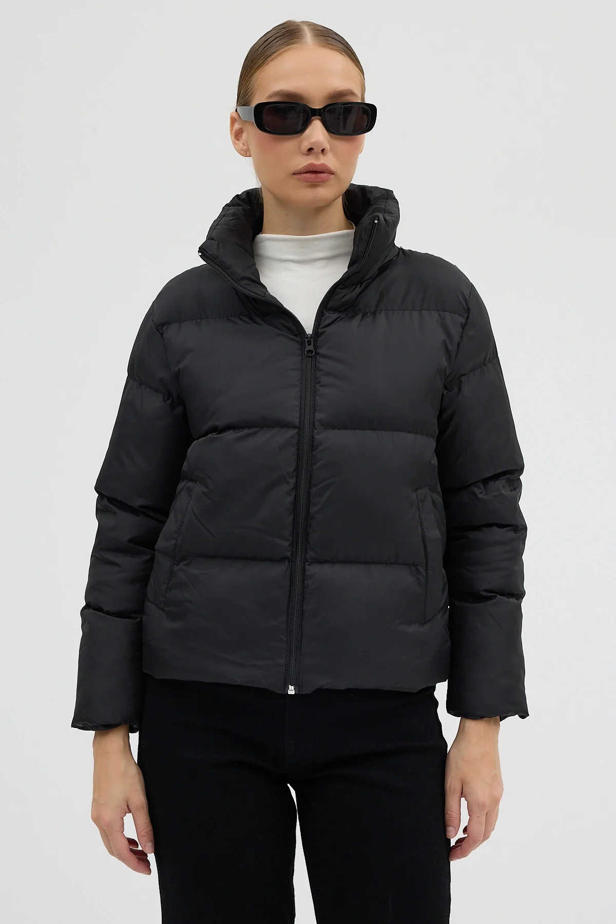 Kadın Siyah Fermuarlı Astarlı Kısa Şişme Mont