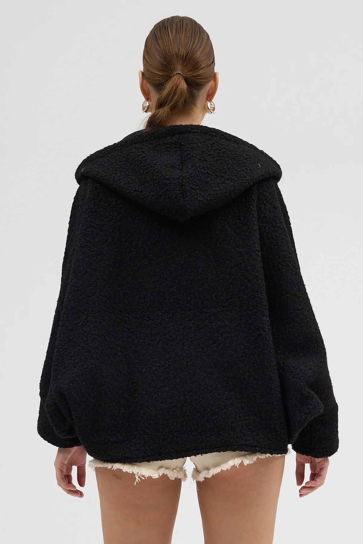 Kadın Siyah Kapüşonlu Çift Cepli Oversize Buklet Ceket Mont