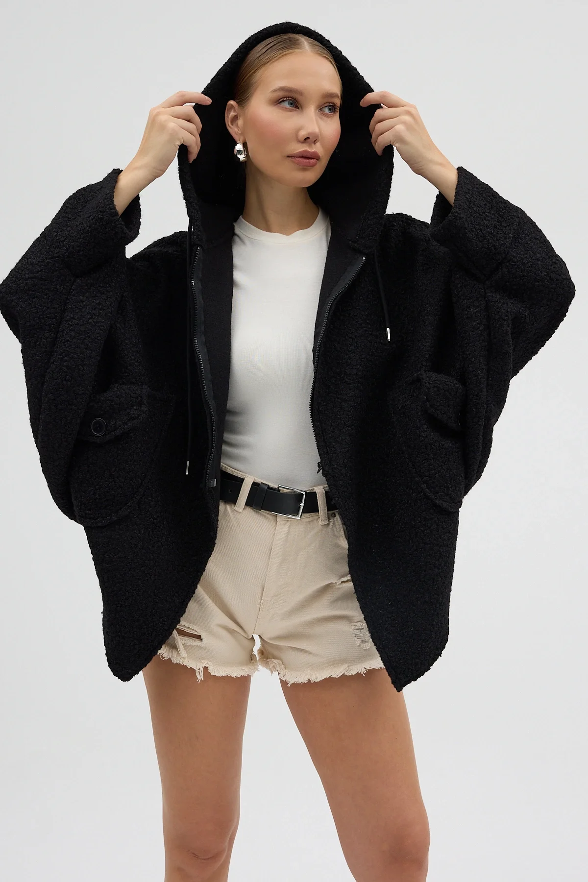 Kadın Siyah Kapüşonlu Çift Cepli Oversize Buklet Ceket Mont