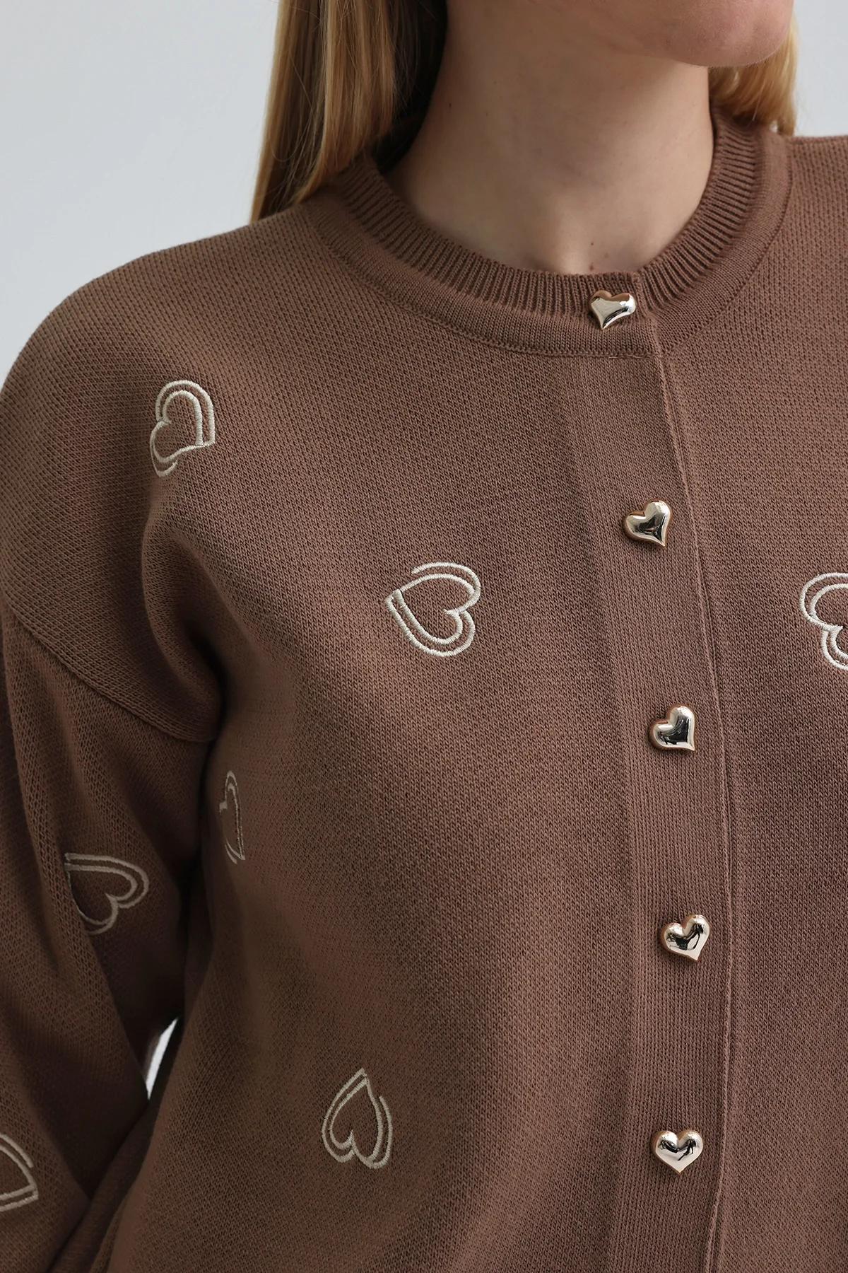 Kadın Kalp Nakışlı Şık Düğmeli Triko Hırka Kahverengi