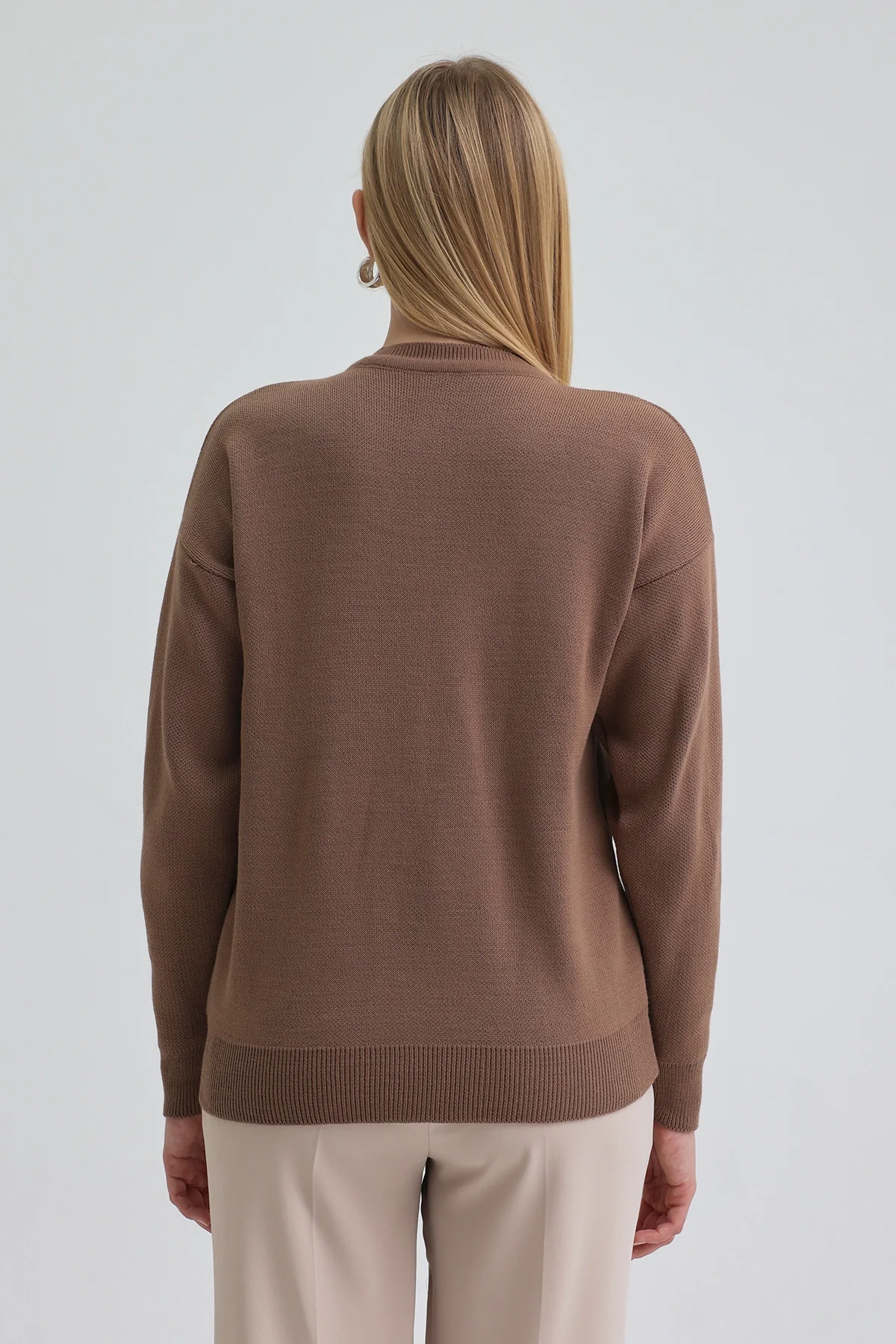 Kadın Kalp Nakışlı Şık Düğmeli Triko Hırka Kahverengi