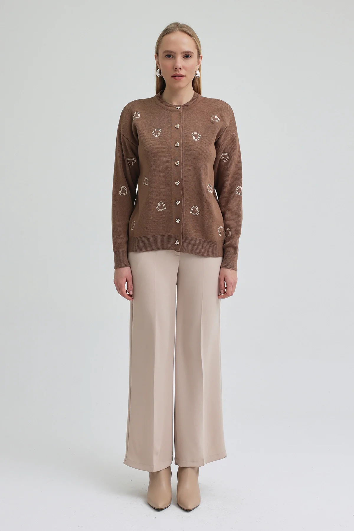Kadın Kalp Nakışlı Şık Düğmeli Triko Hırka Kahverengi