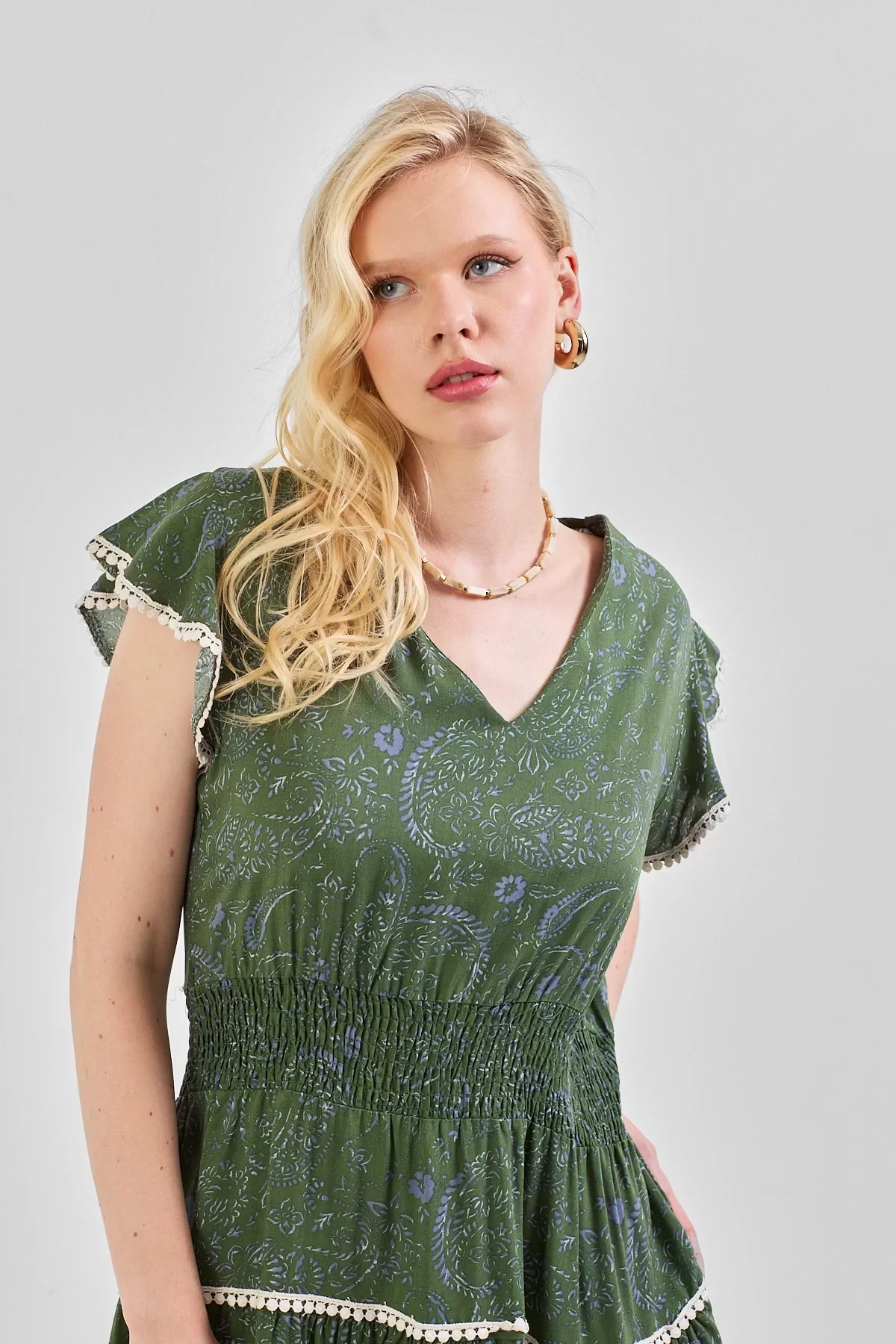 Kadın V Yaka Güpür Detaylı Gipeli Mini Elbise Haki