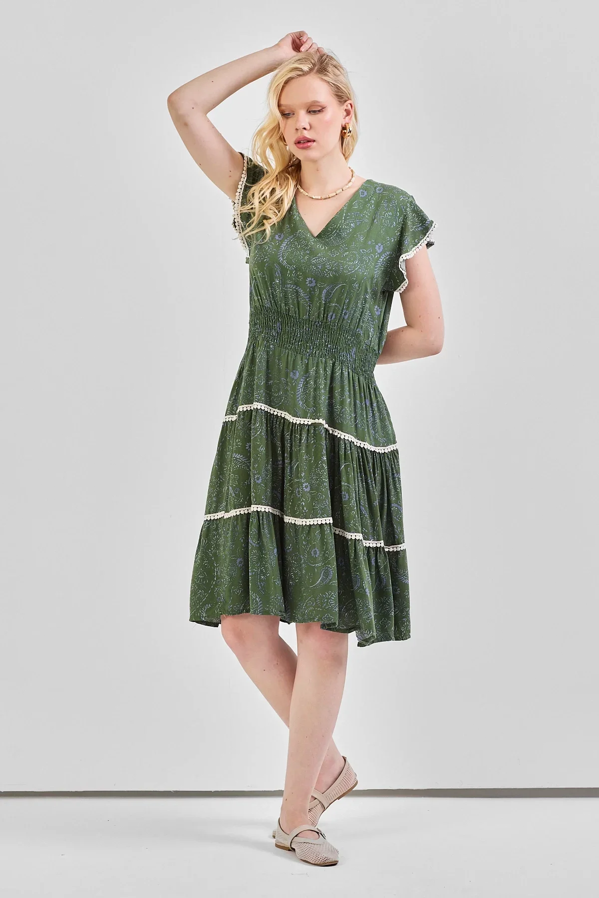 Kadın V Yaka Güpür Detaylı Gipeli Mini Elbise Haki