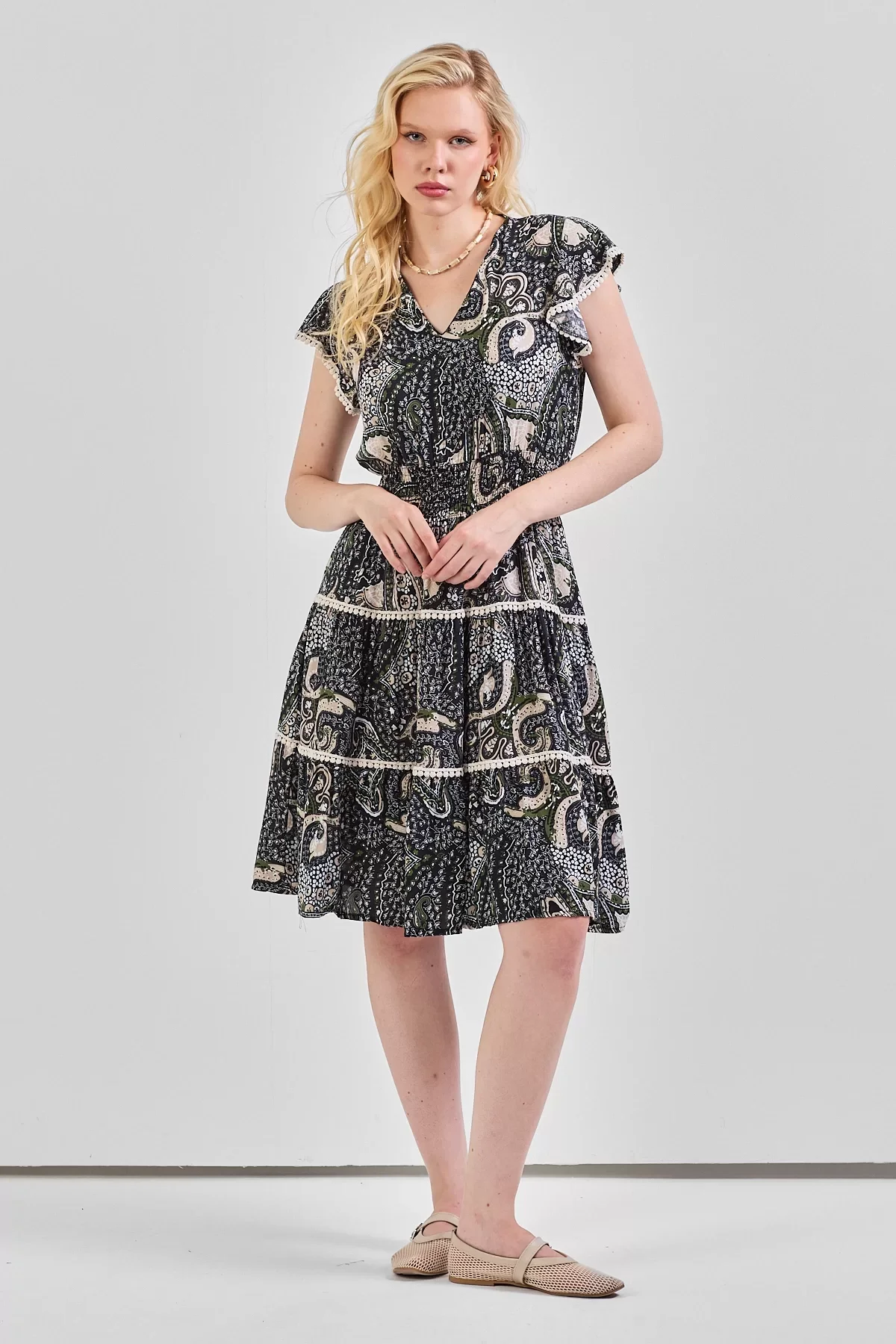 Kadın V Yaka Güpür Detaylı Gipeli Mini Elbise Haki Siyah